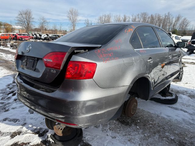 VOLKSWAGEN JETTA 2011