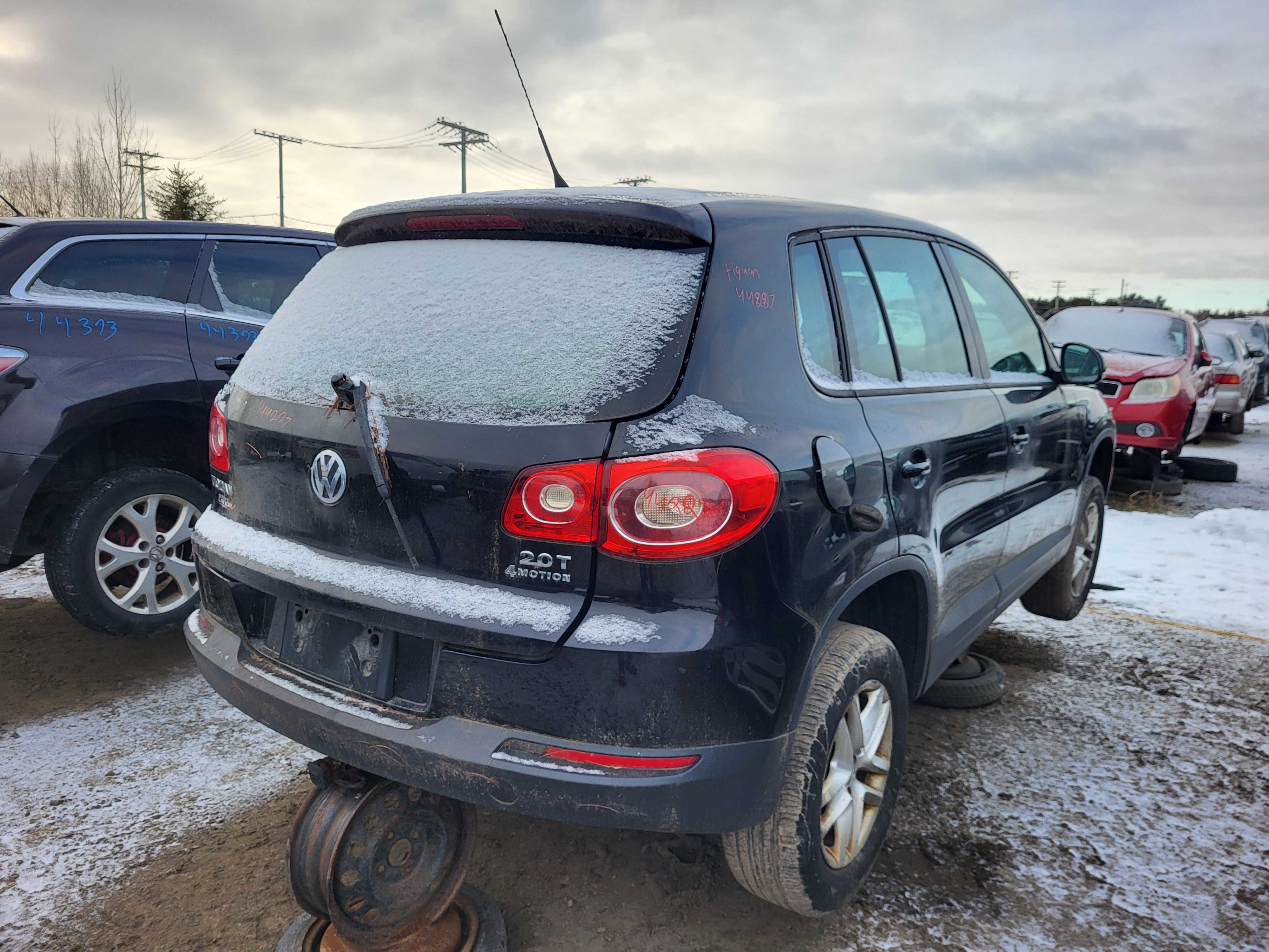 VOLKSWAGEN TIGUAN 2011