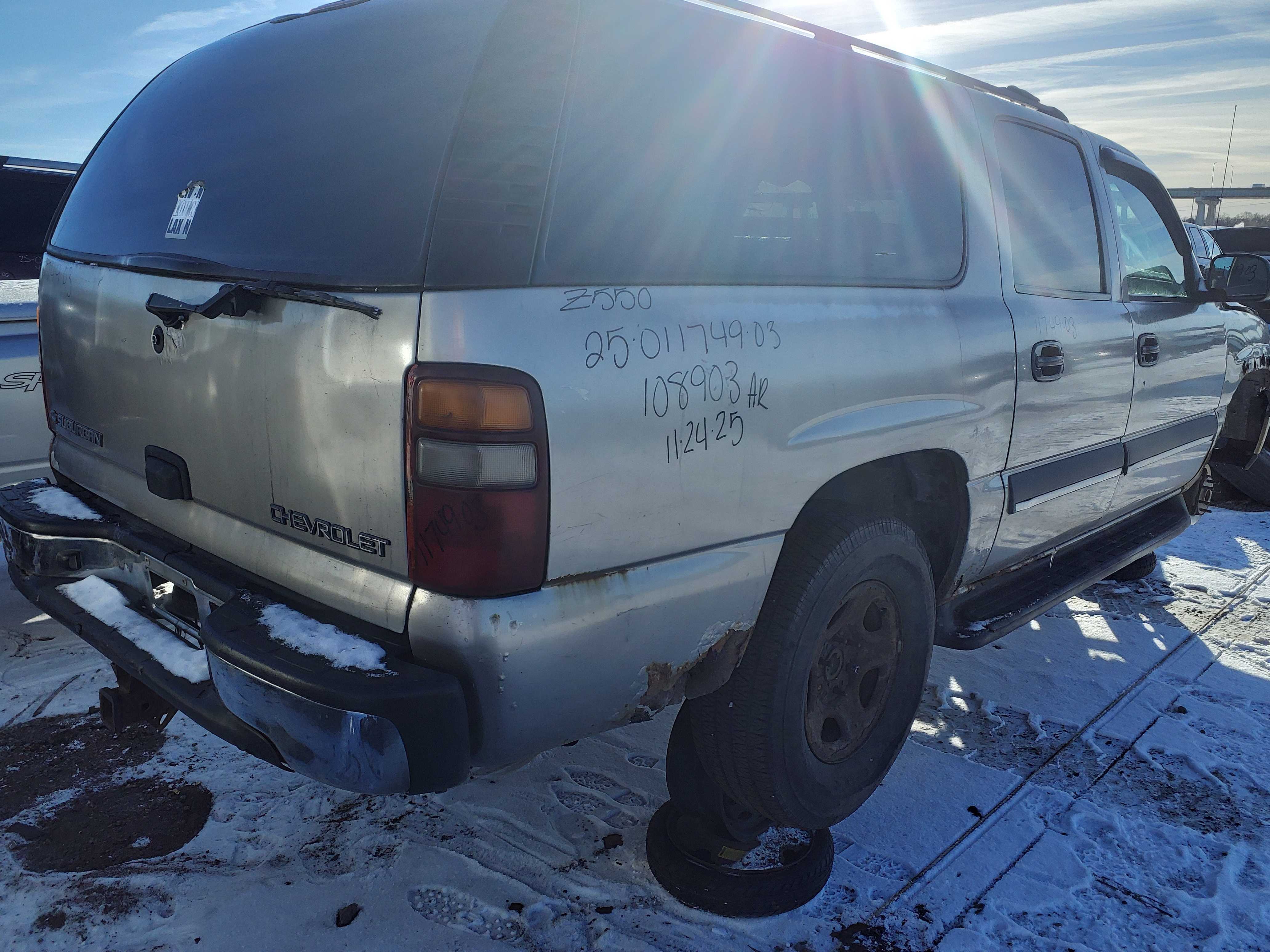 CHEVROLET SUBURBAN 2003