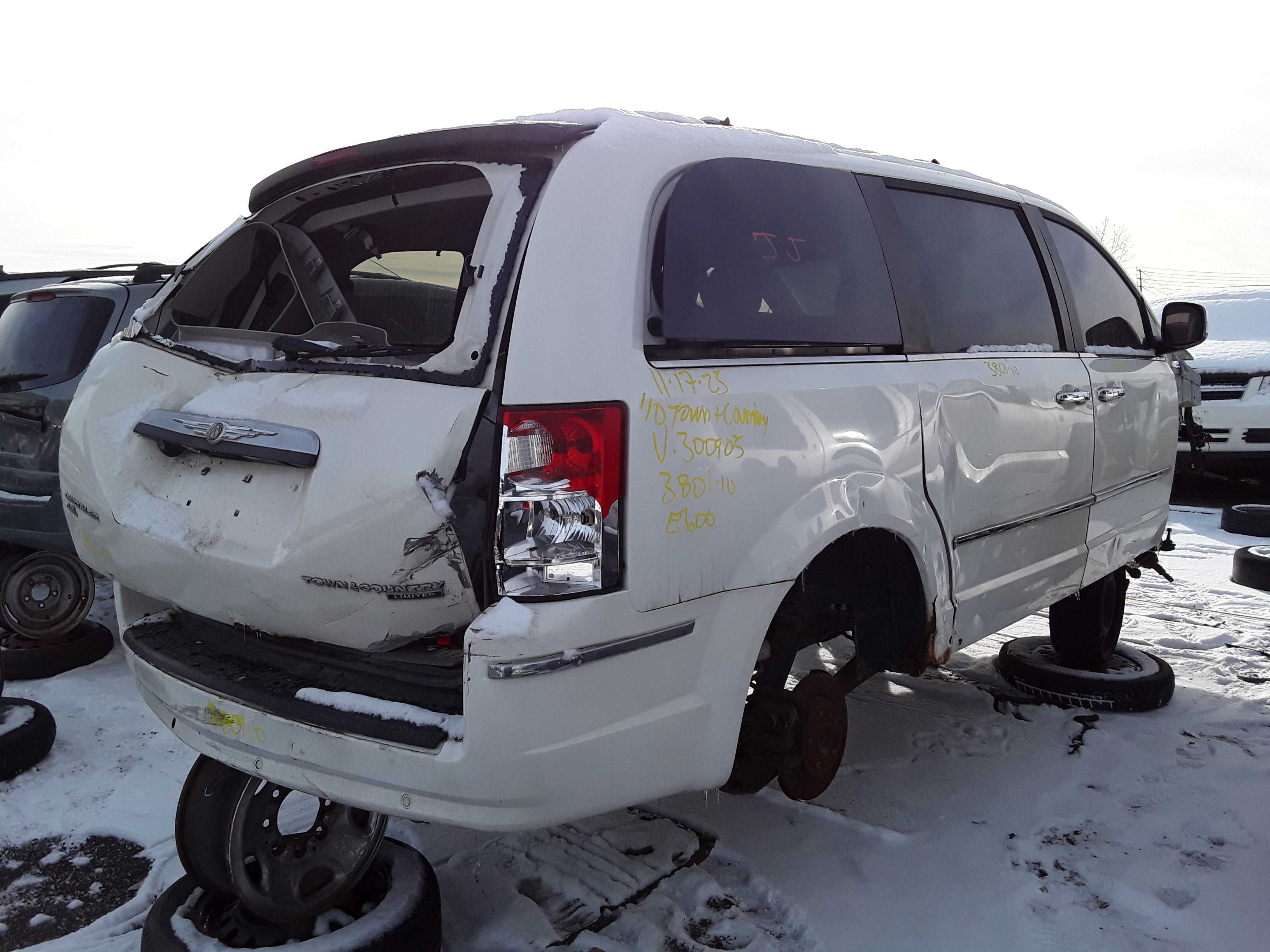 CHRYSLER TOWN &amp; COUNTRY 2010