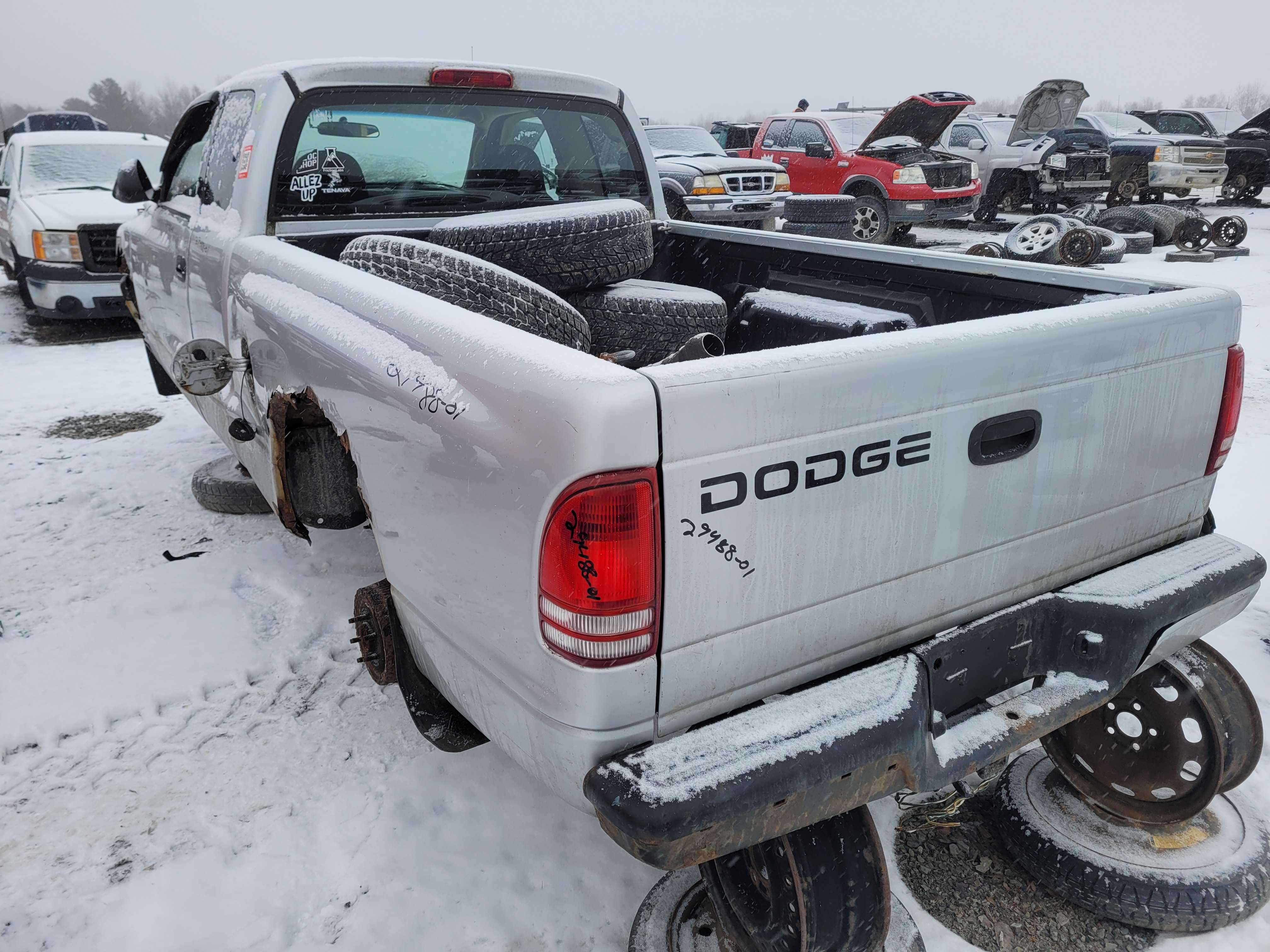 DODGE DAKOTA 2001