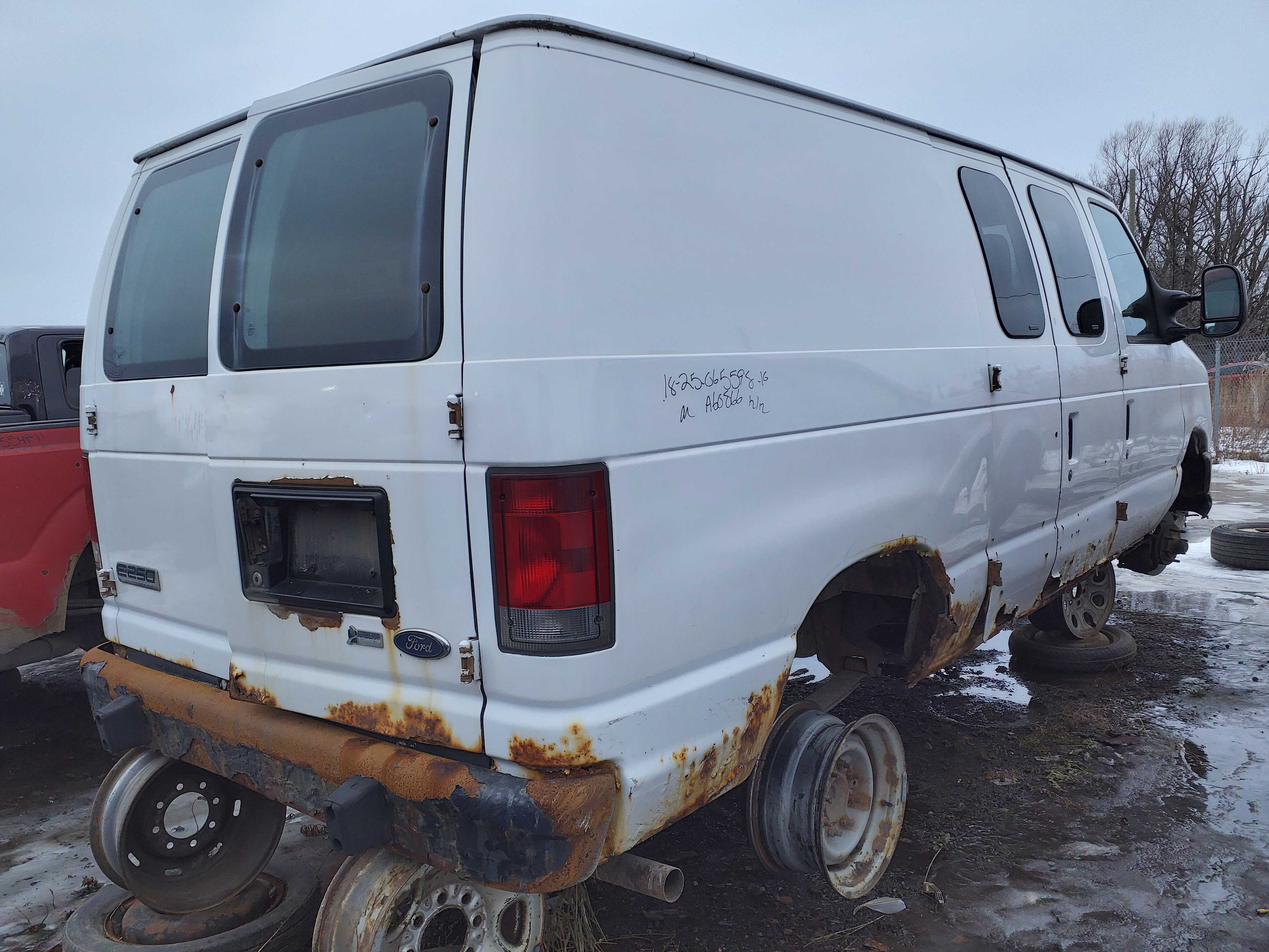 FORD ECONOLINE 2010