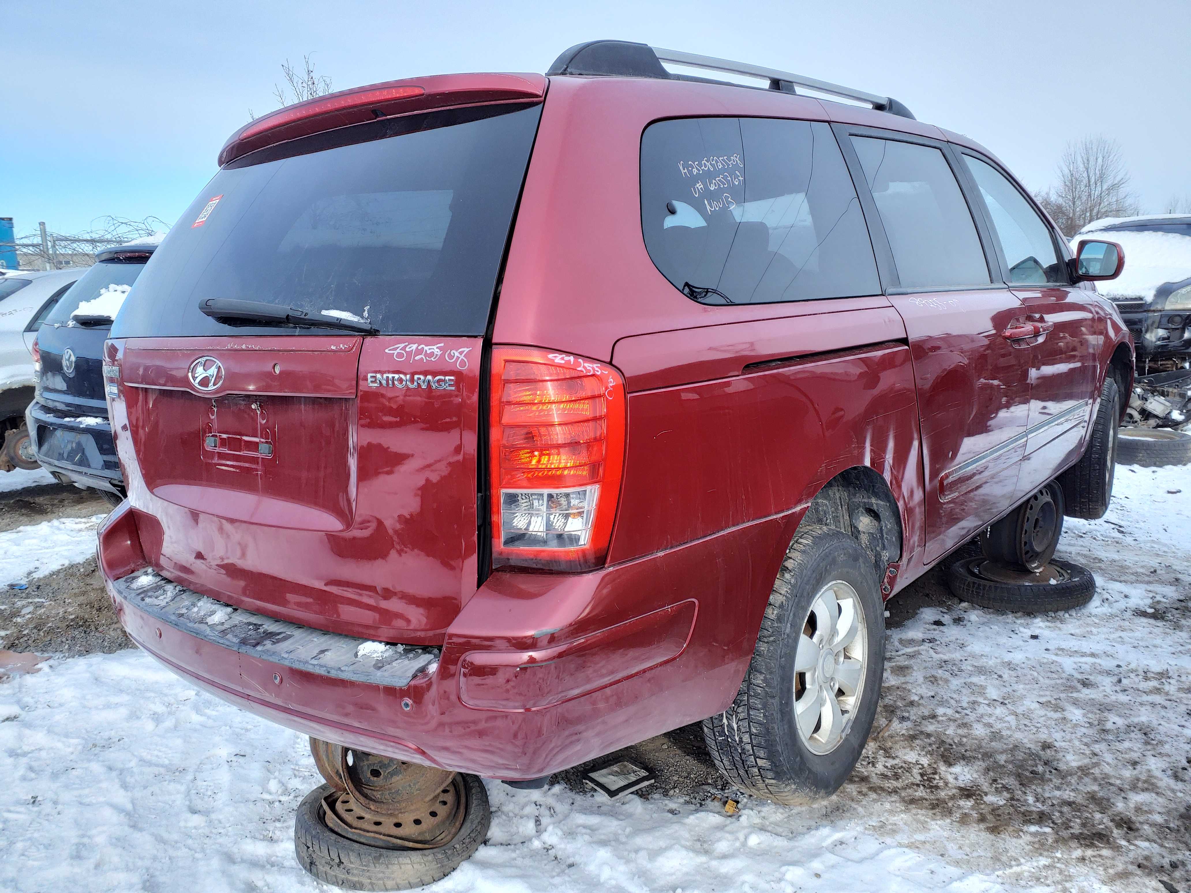HYUNDAI ENTOURAGE 2008