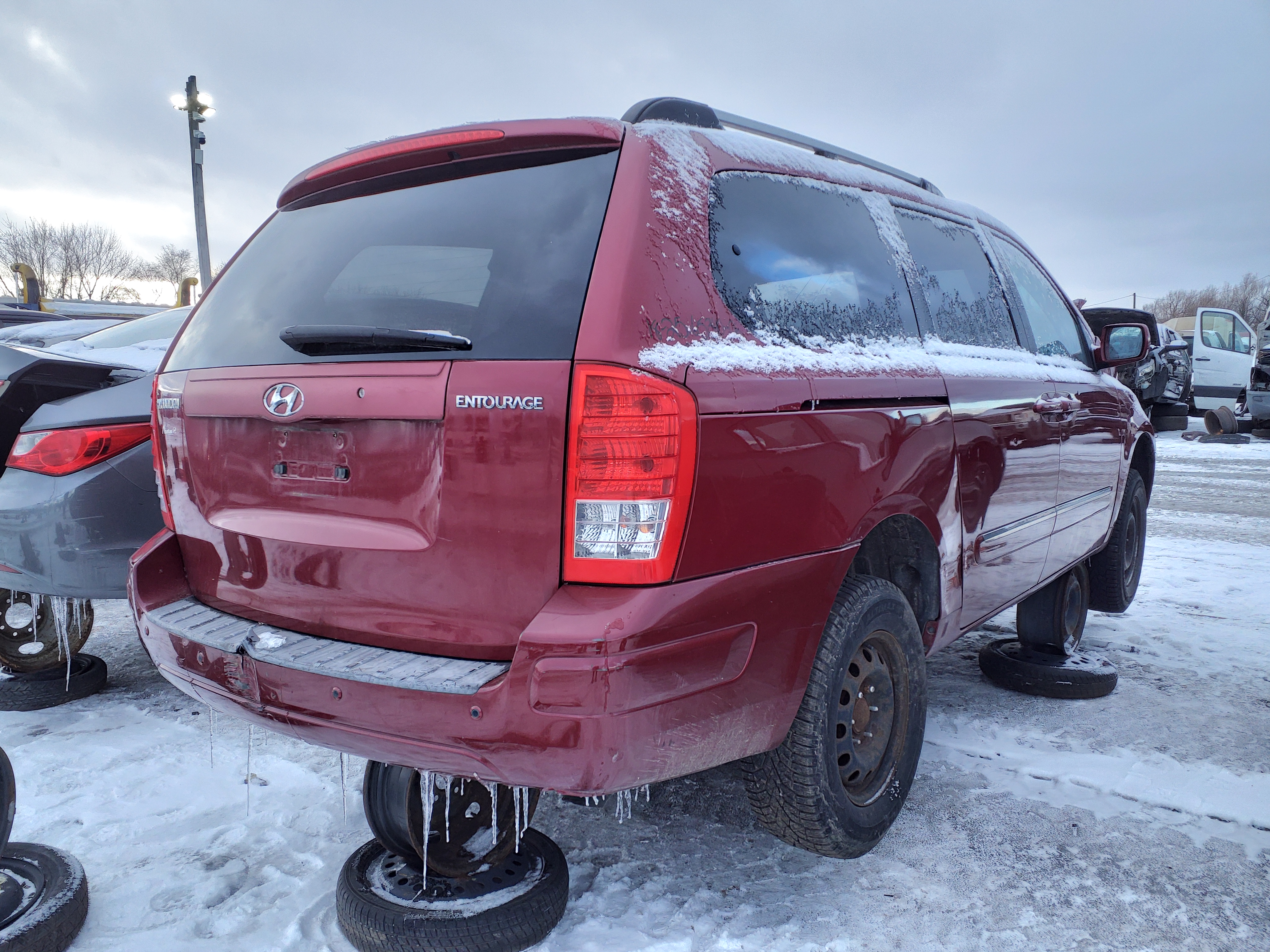 HYUNDAI ENTOURAGE 2008