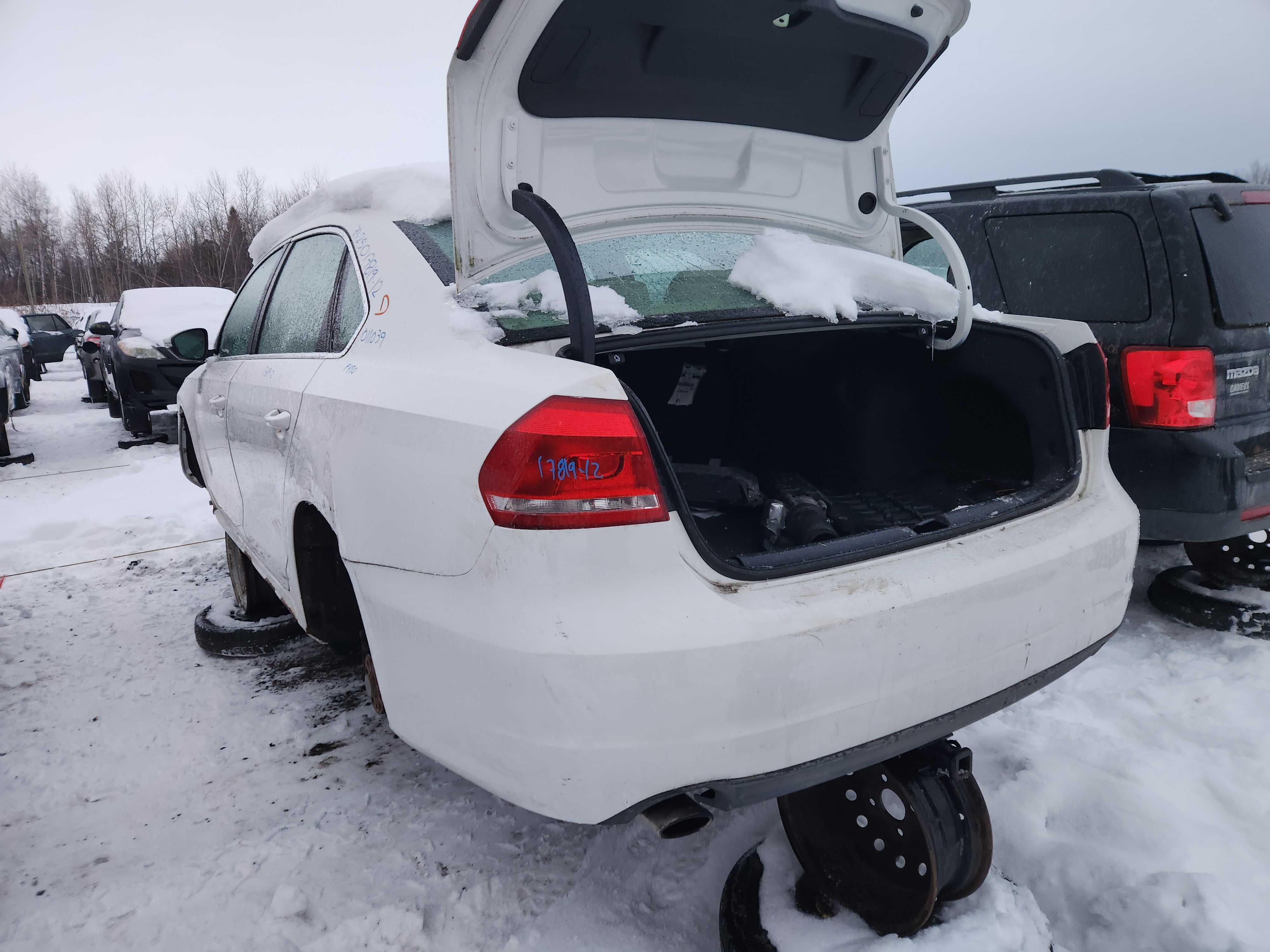 VOLKSWAGEN PASSAT 2012