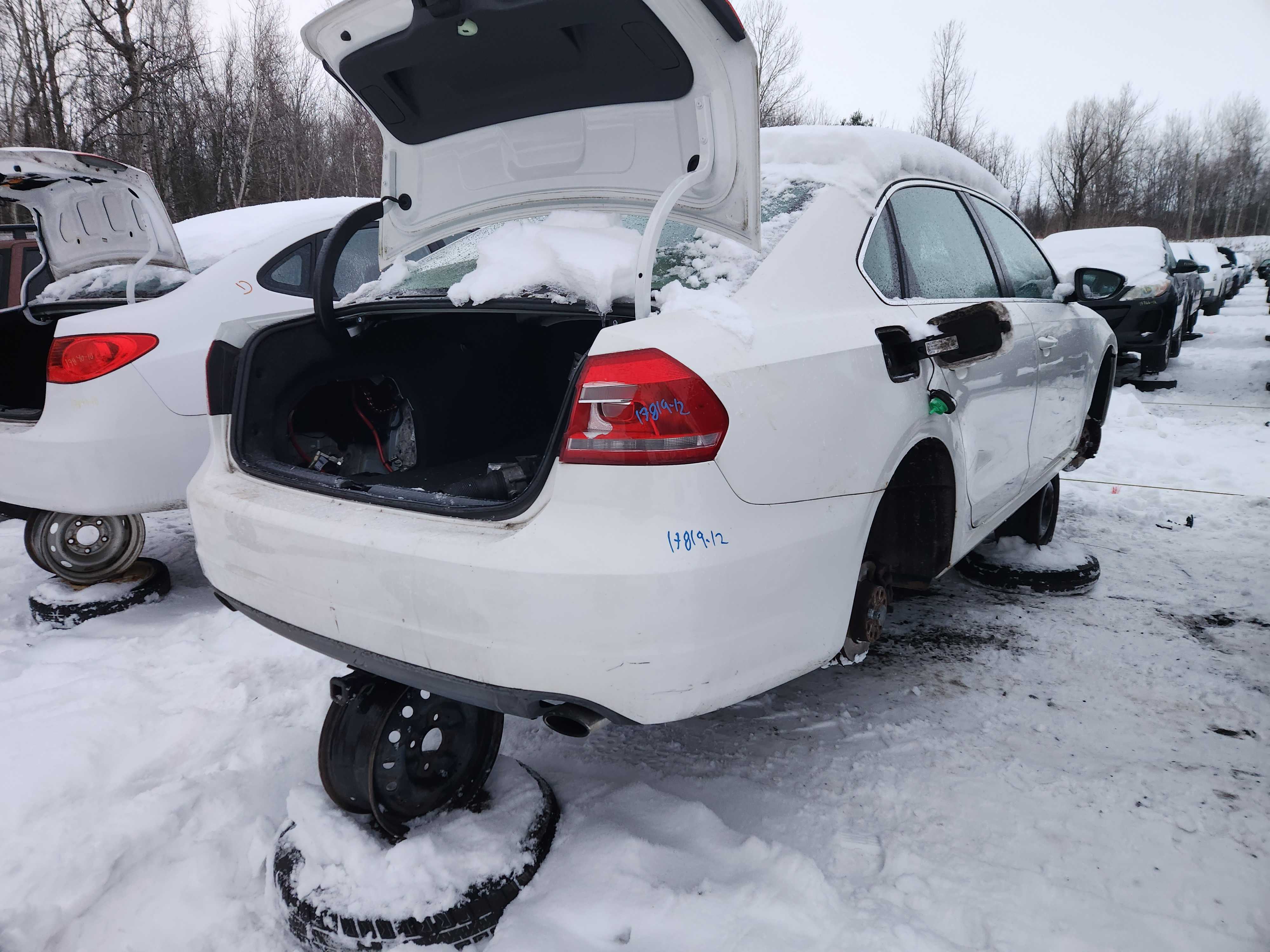 VOLKSWAGEN PASSAT 2012