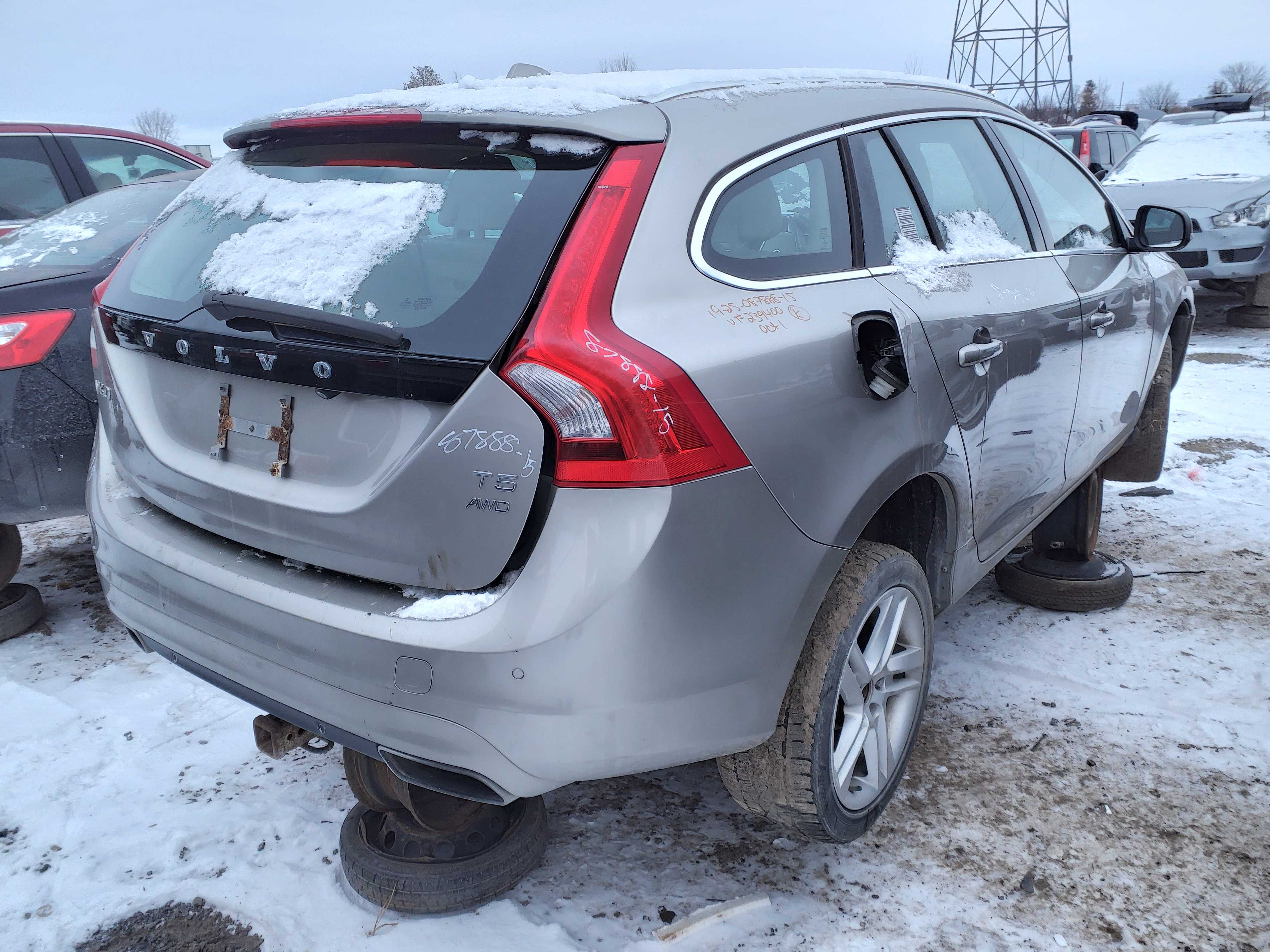 VOLVO V60 2015