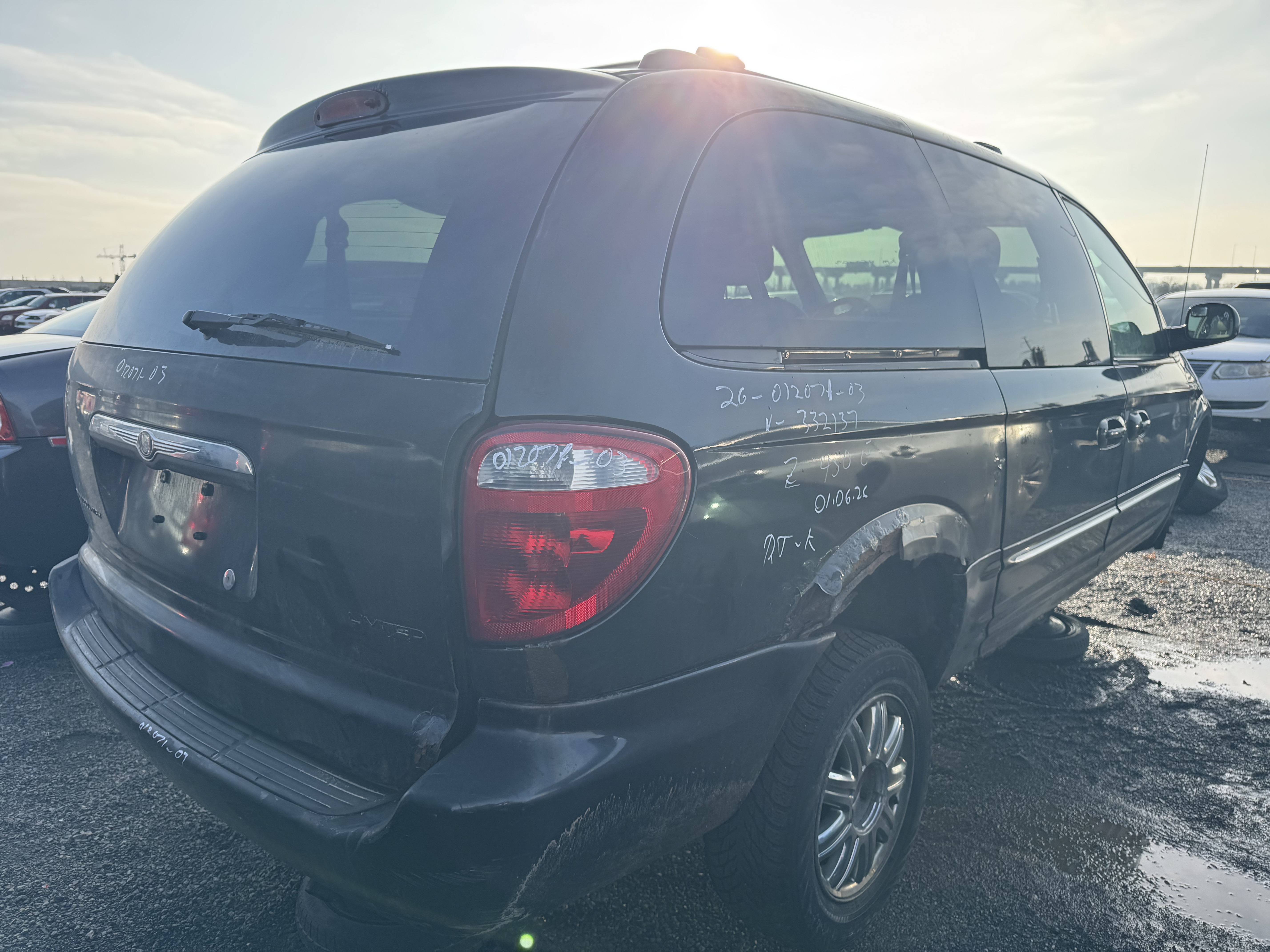 CHRYSLER TOWN &amp; COUNTRY 2003