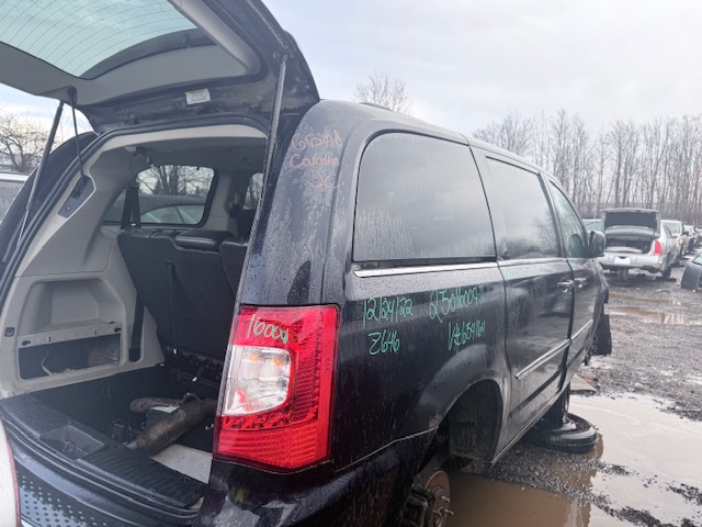 CHRYSLER TOWN &amp; COUNTRY 2011