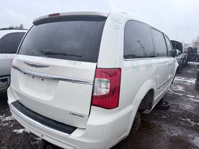 CHRYSLER TOWN &amp; COUNTRY 2011