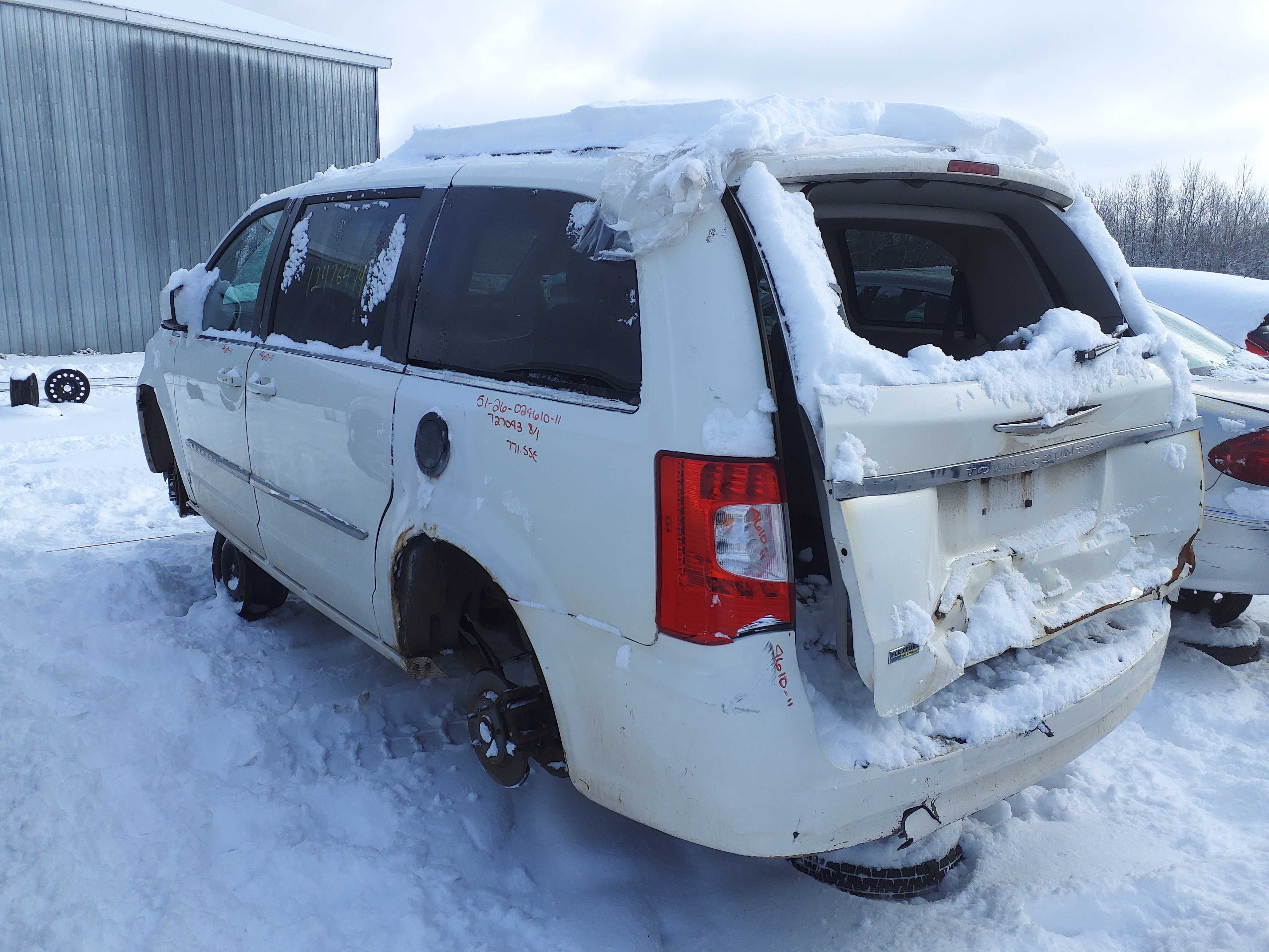 CHRYSLER TOWN &amp; COUNTRY 2011