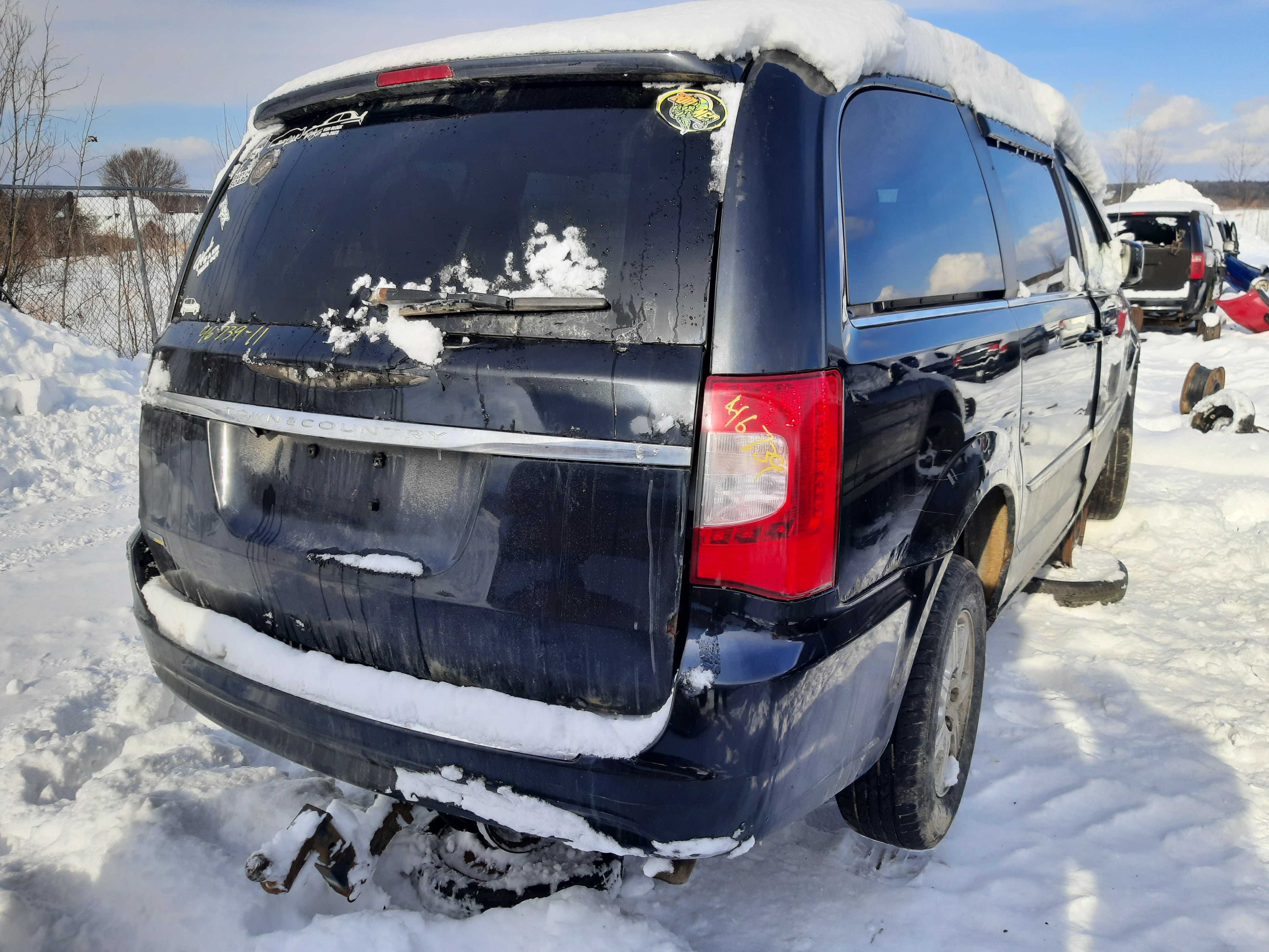 CHRYSLER TOWN &amp; COUNTRY 2011