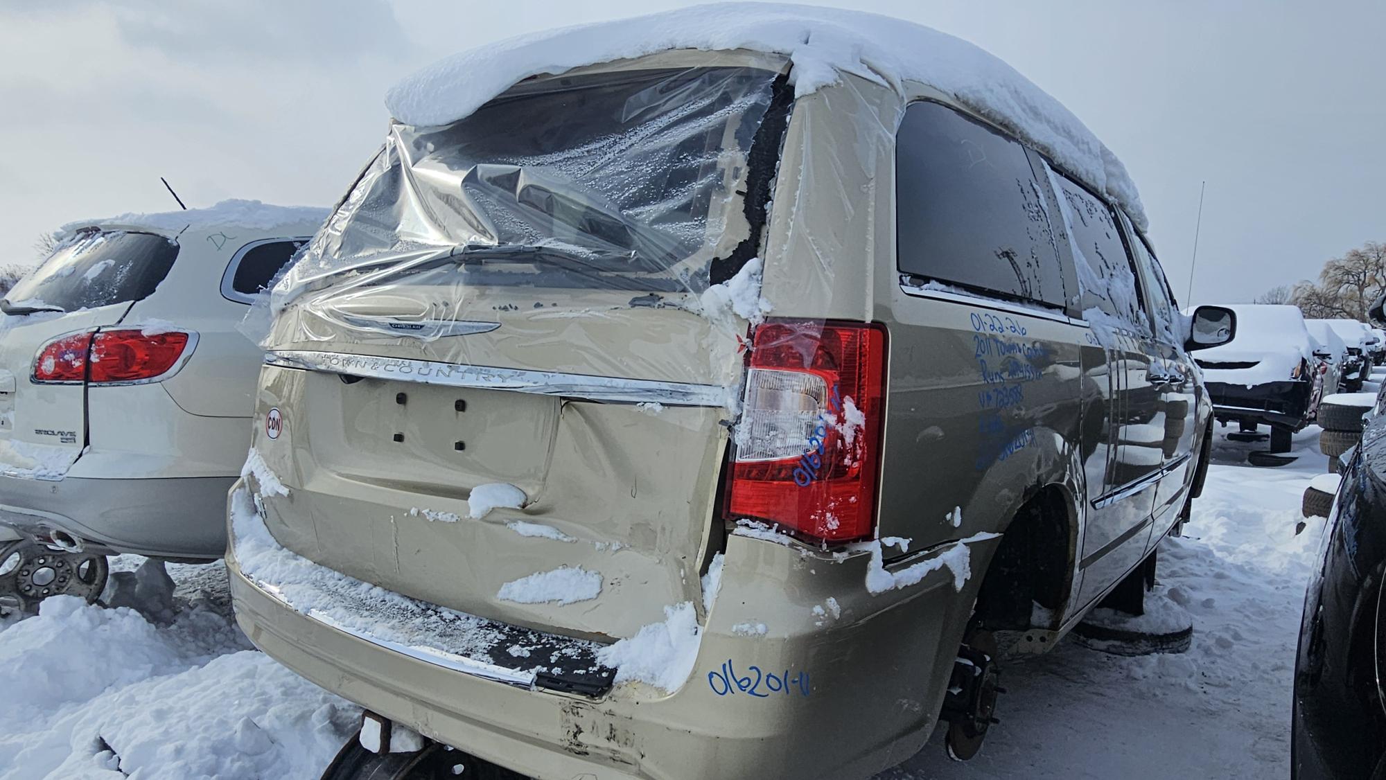 CHRYSLER TOWN &amp; COUNTRY 2011