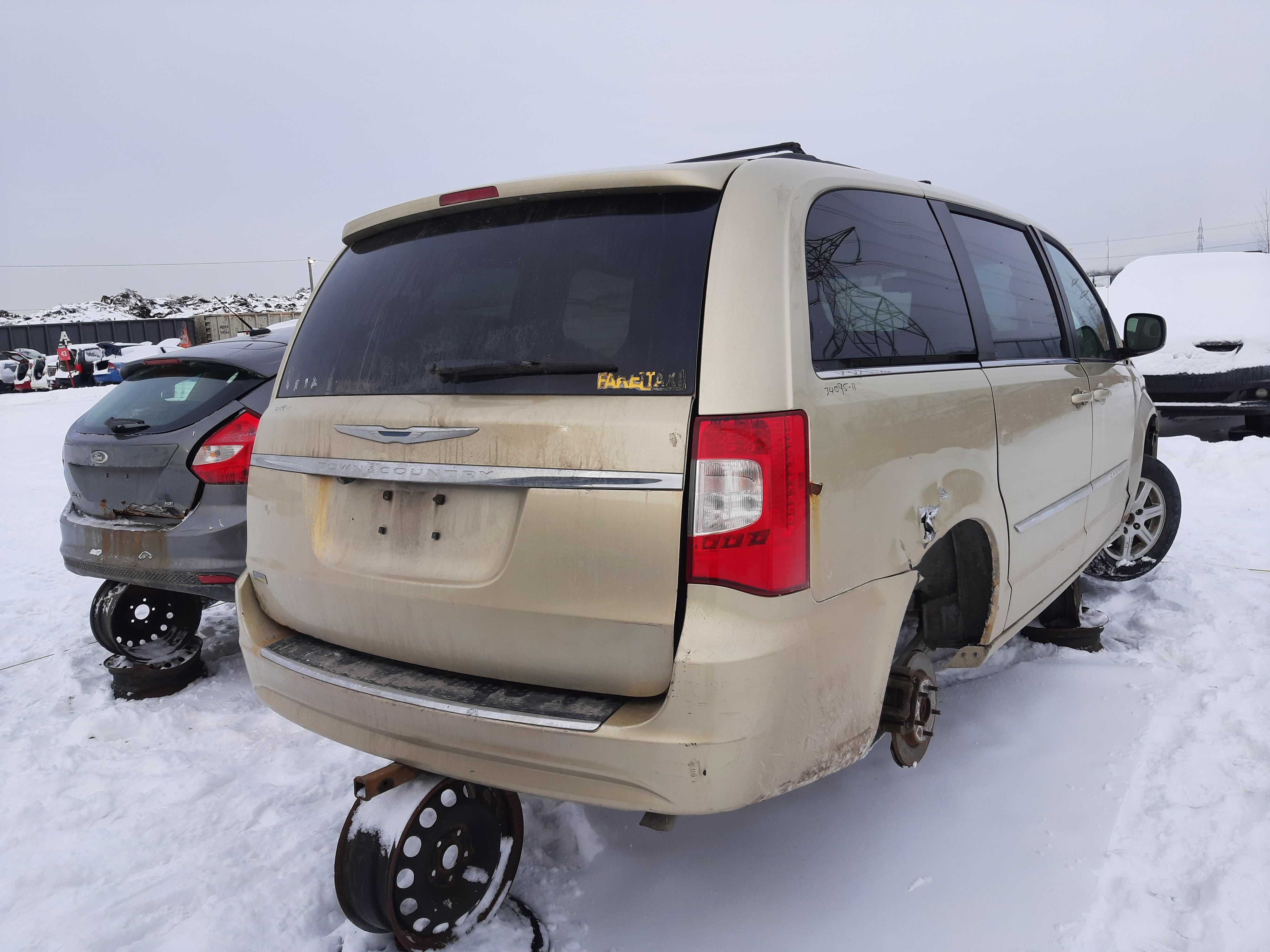 CHRYSLER TOWN &amp; COUNTRY 2011