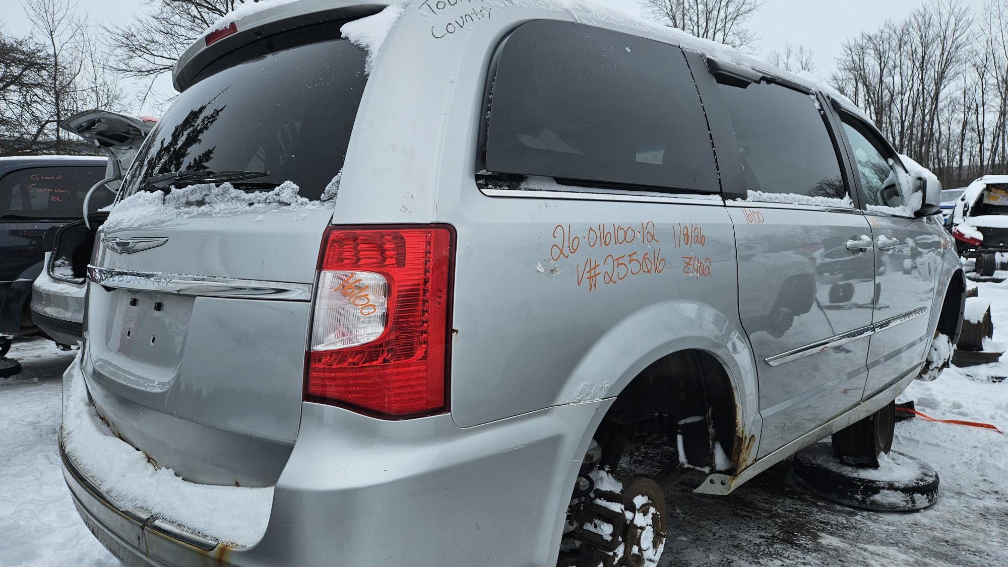 CHRYSLER TOWN &amp; COUNTRY 2012