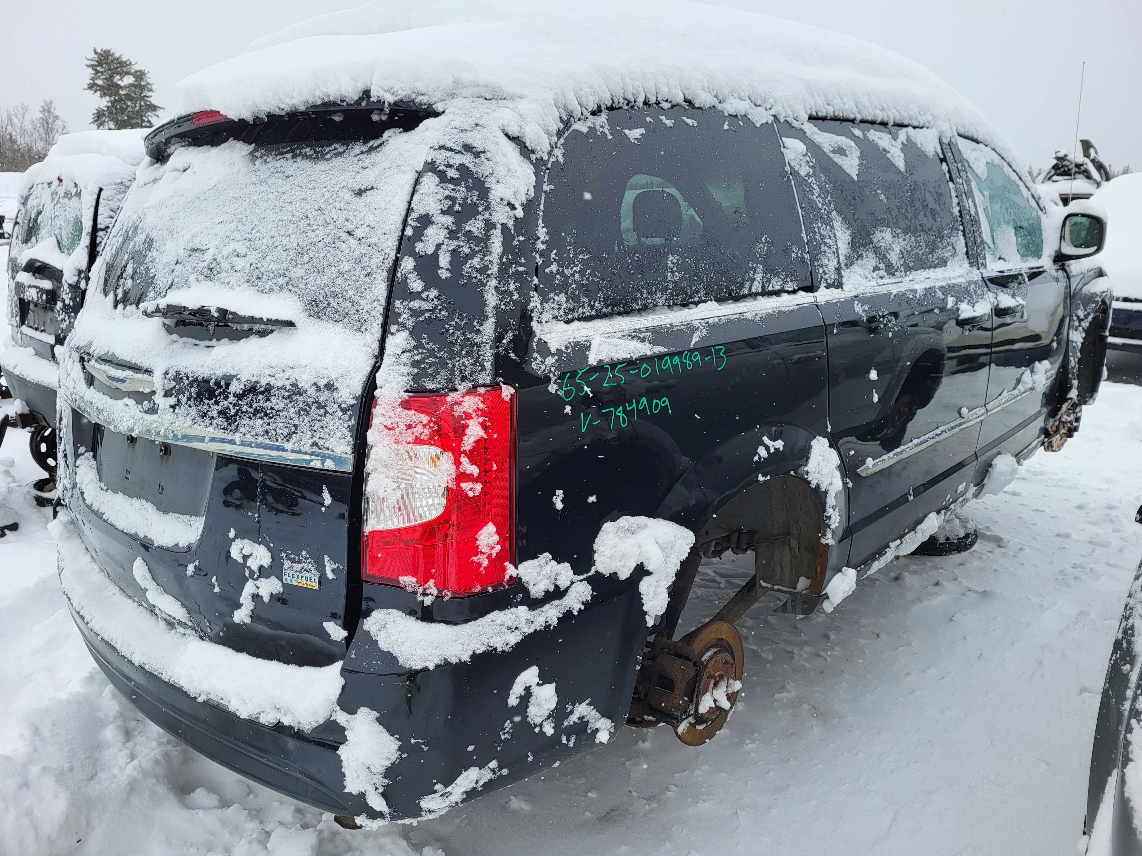 CHRYSLER TOWN &amp; COUNTRY 2013