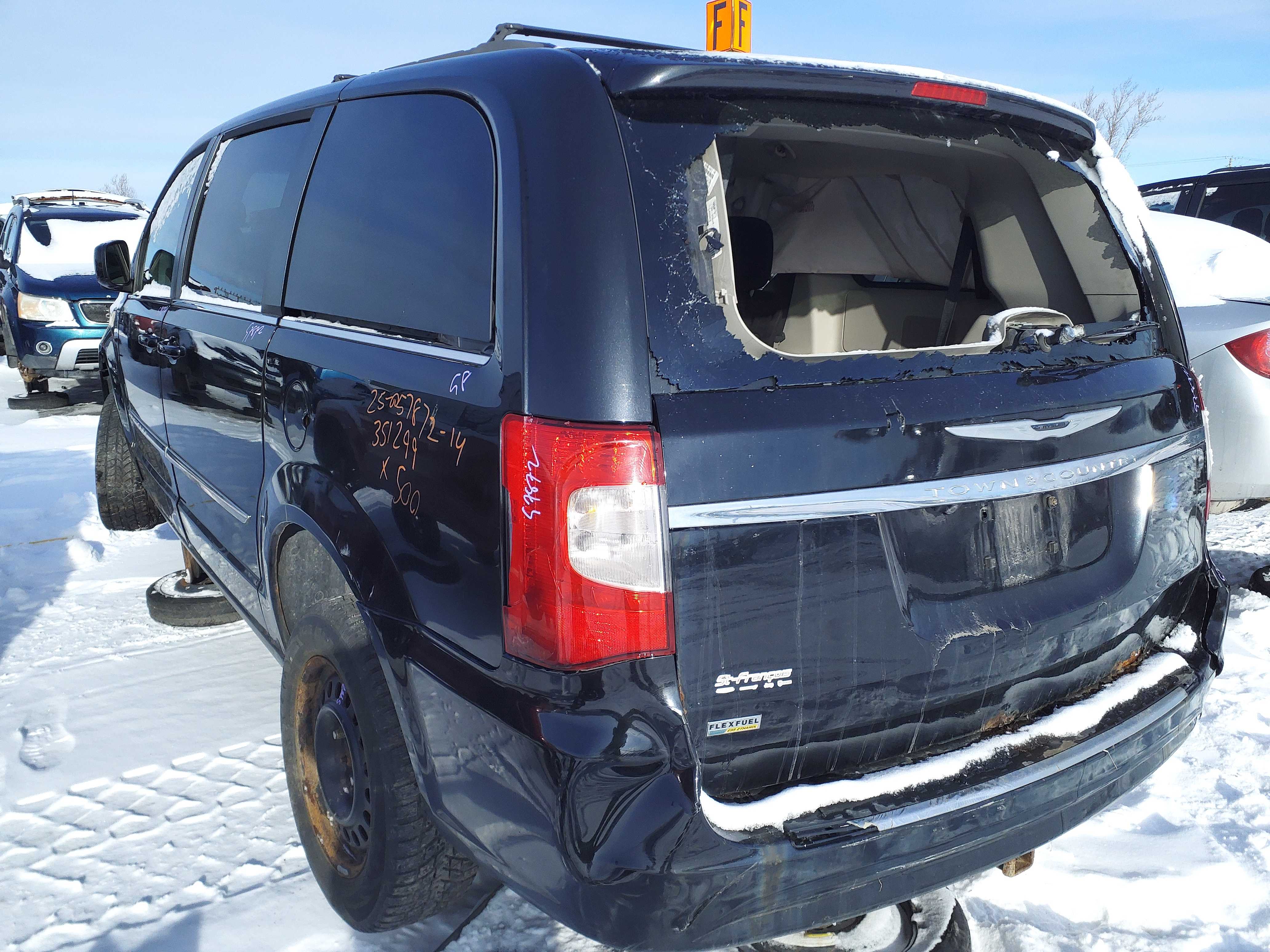 CHRYSLER TOWN &amp; COUNTRY 2014