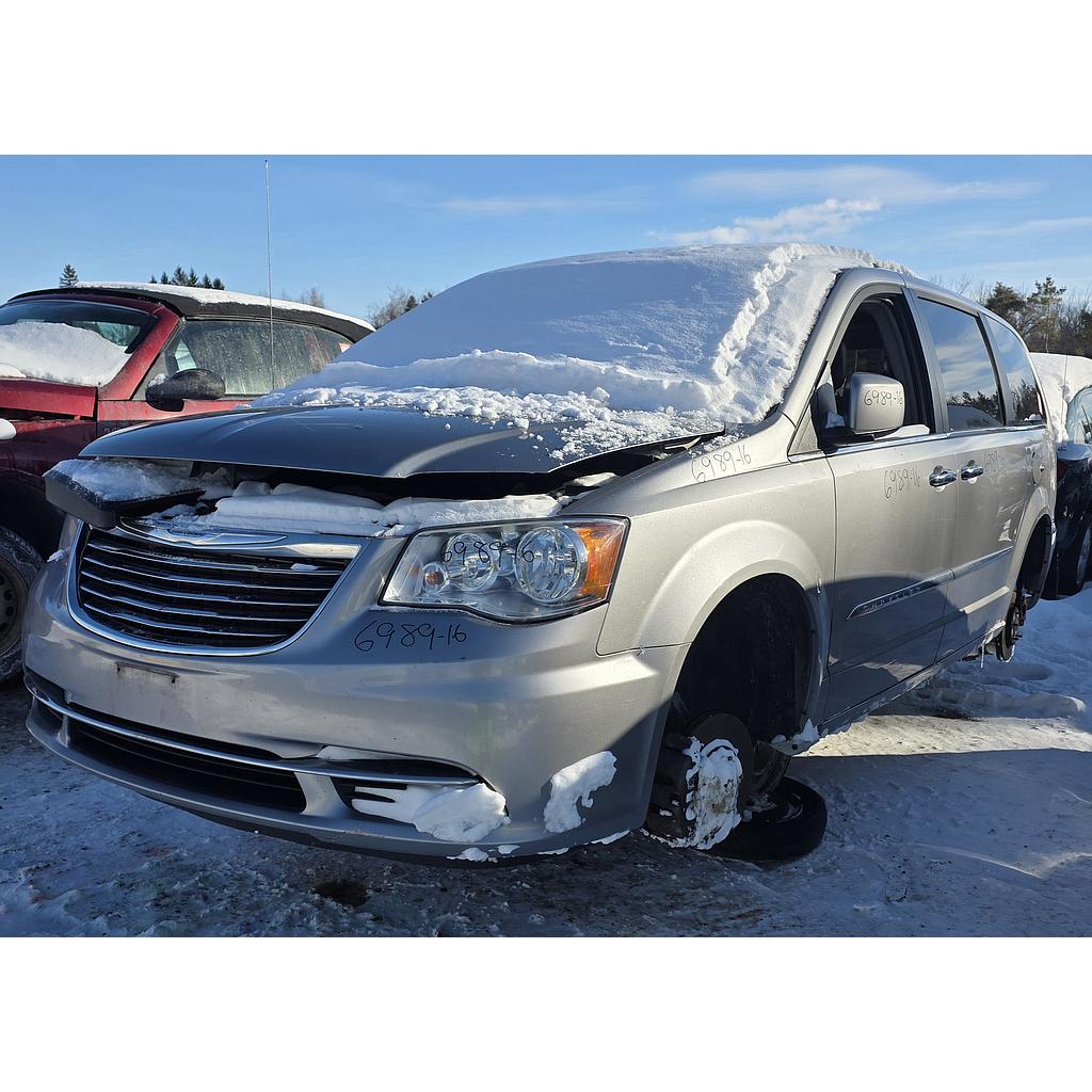 CHRYSLER TOWN &amp; COUNTRY 2016