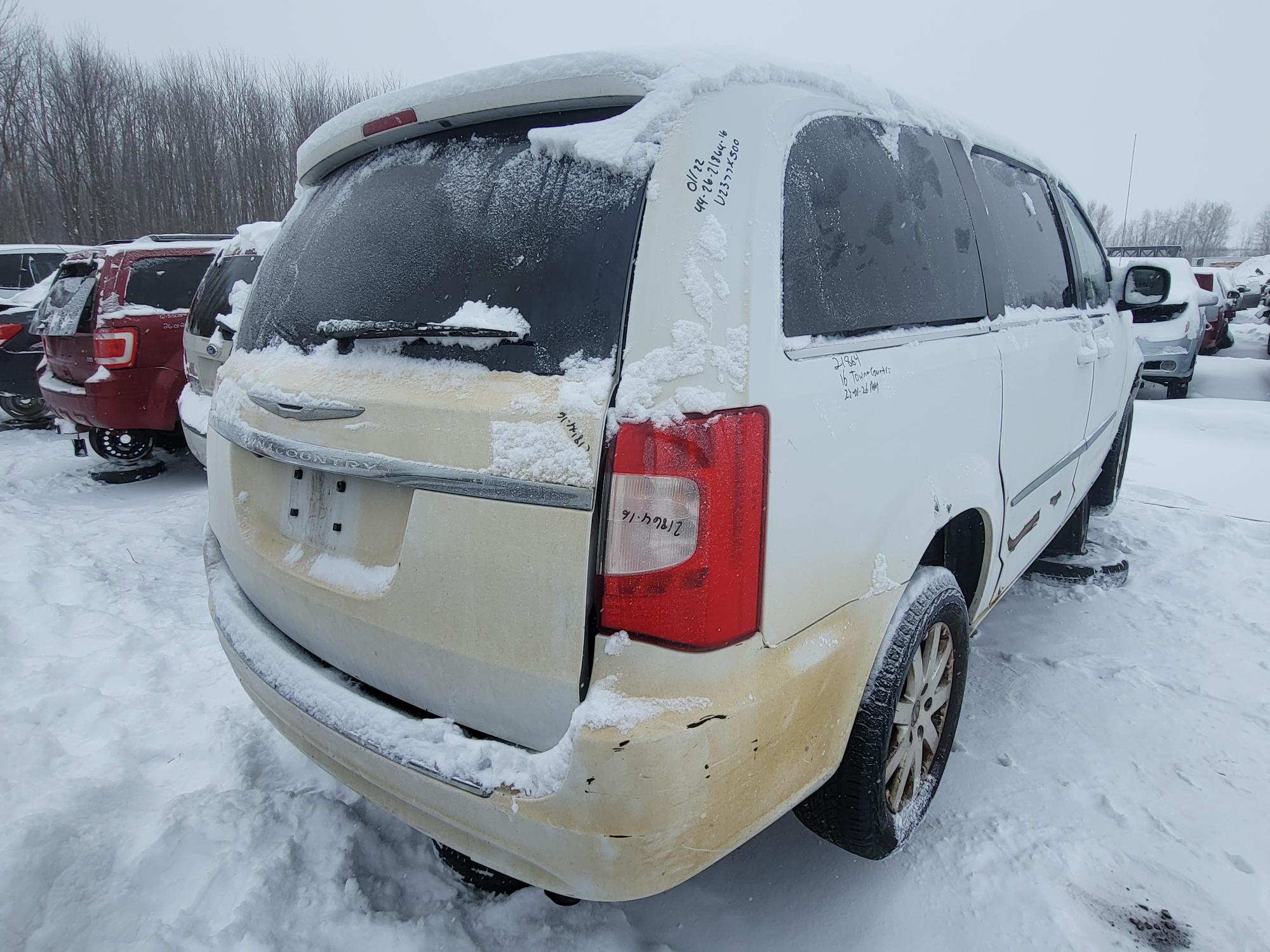 CHRYSLER TOWN &amp; COUNTRY 2016