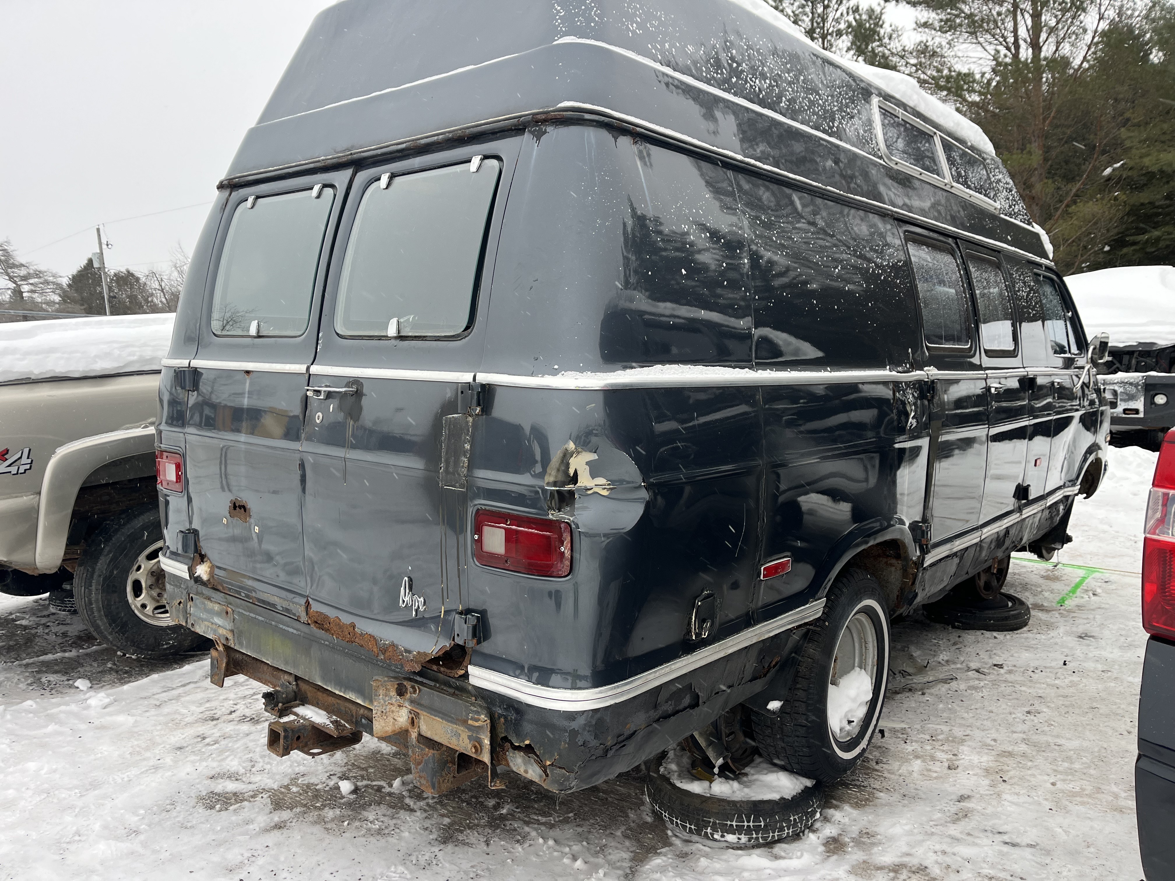 DODGE TRADESMAN 1976