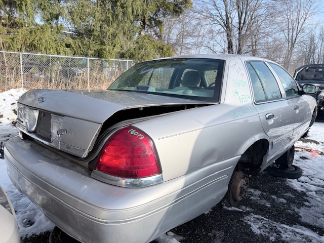 FORD CROWN VICTORIA 2004