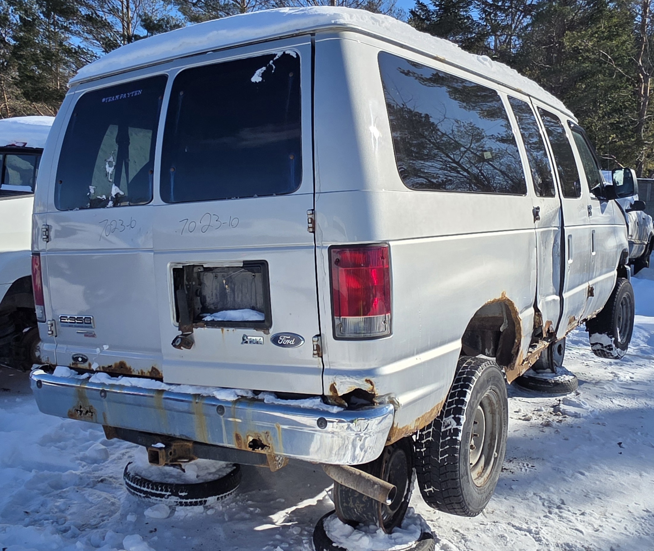 FORD ECONOLINE 2010