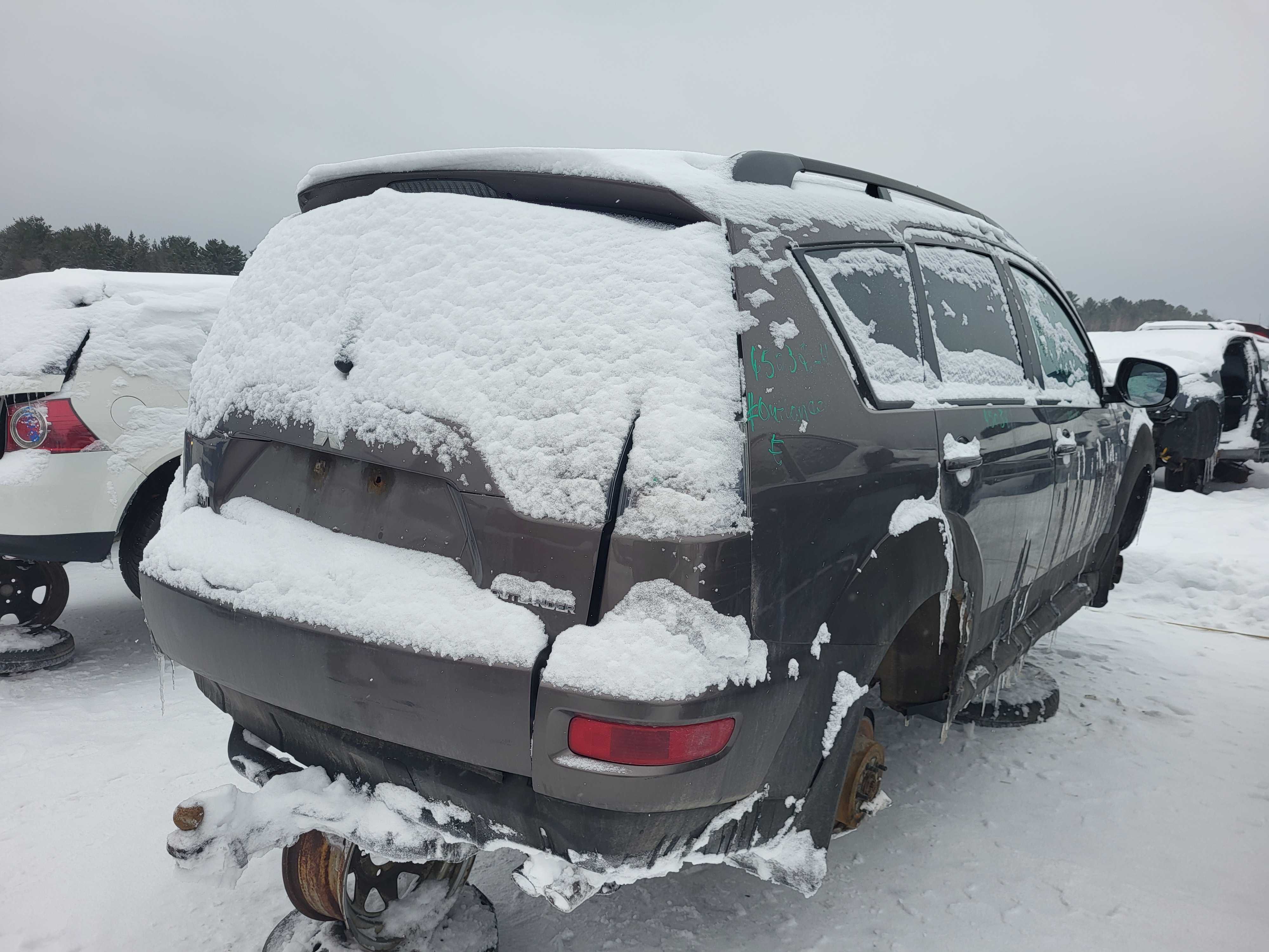 MITSUBISHI OUTLANDER 2011