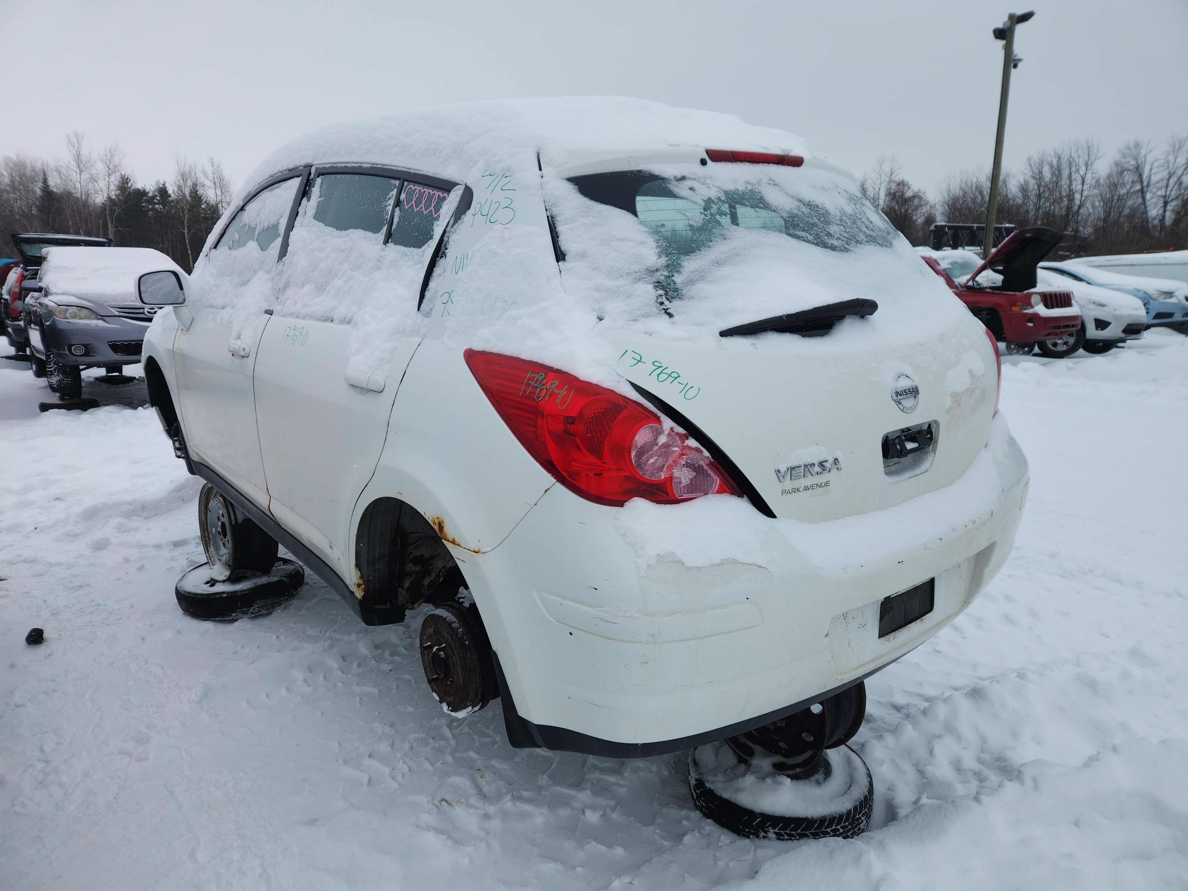 NISSAN VERSA 2010