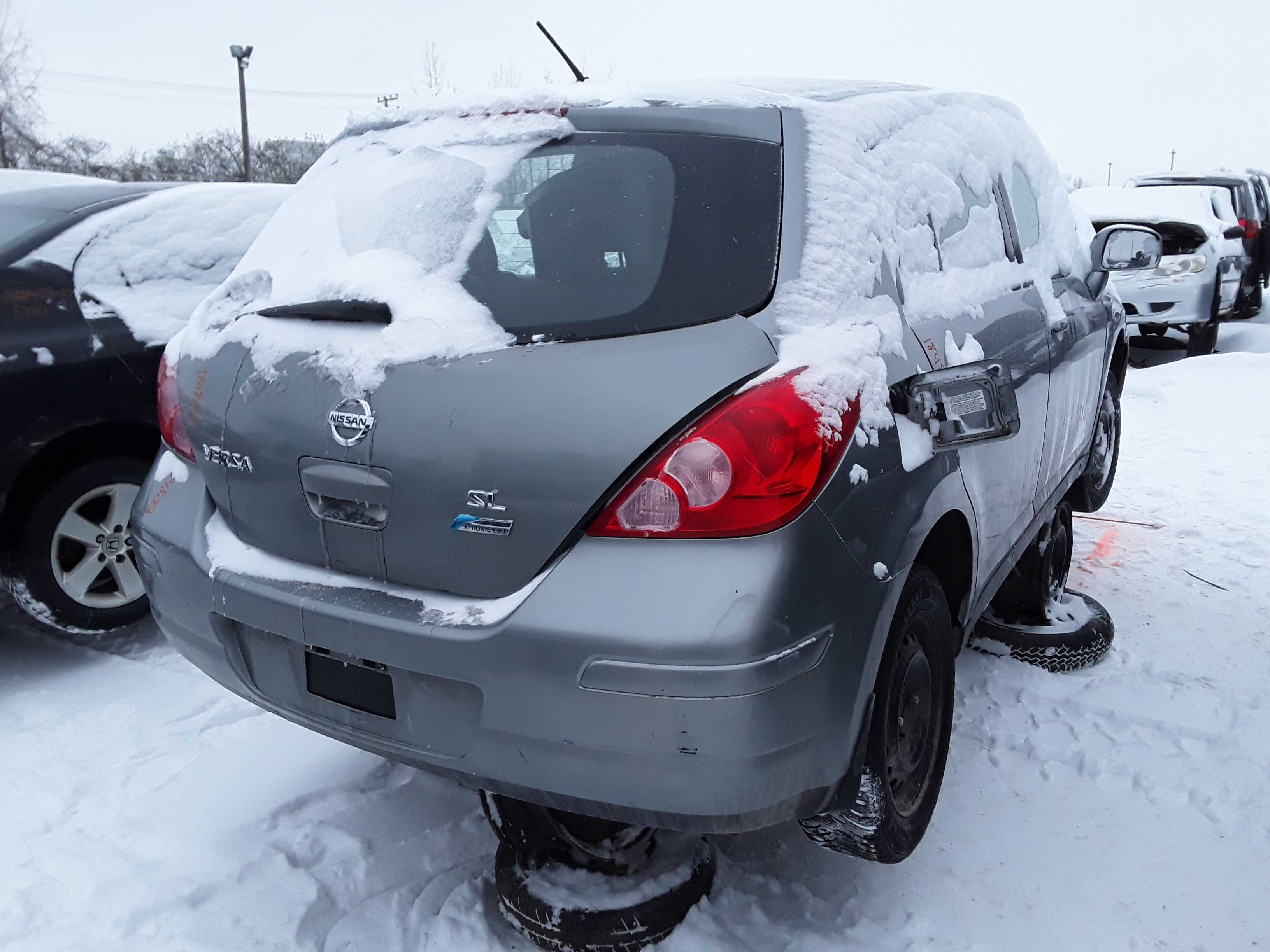 NISSAN VERSA 2011
