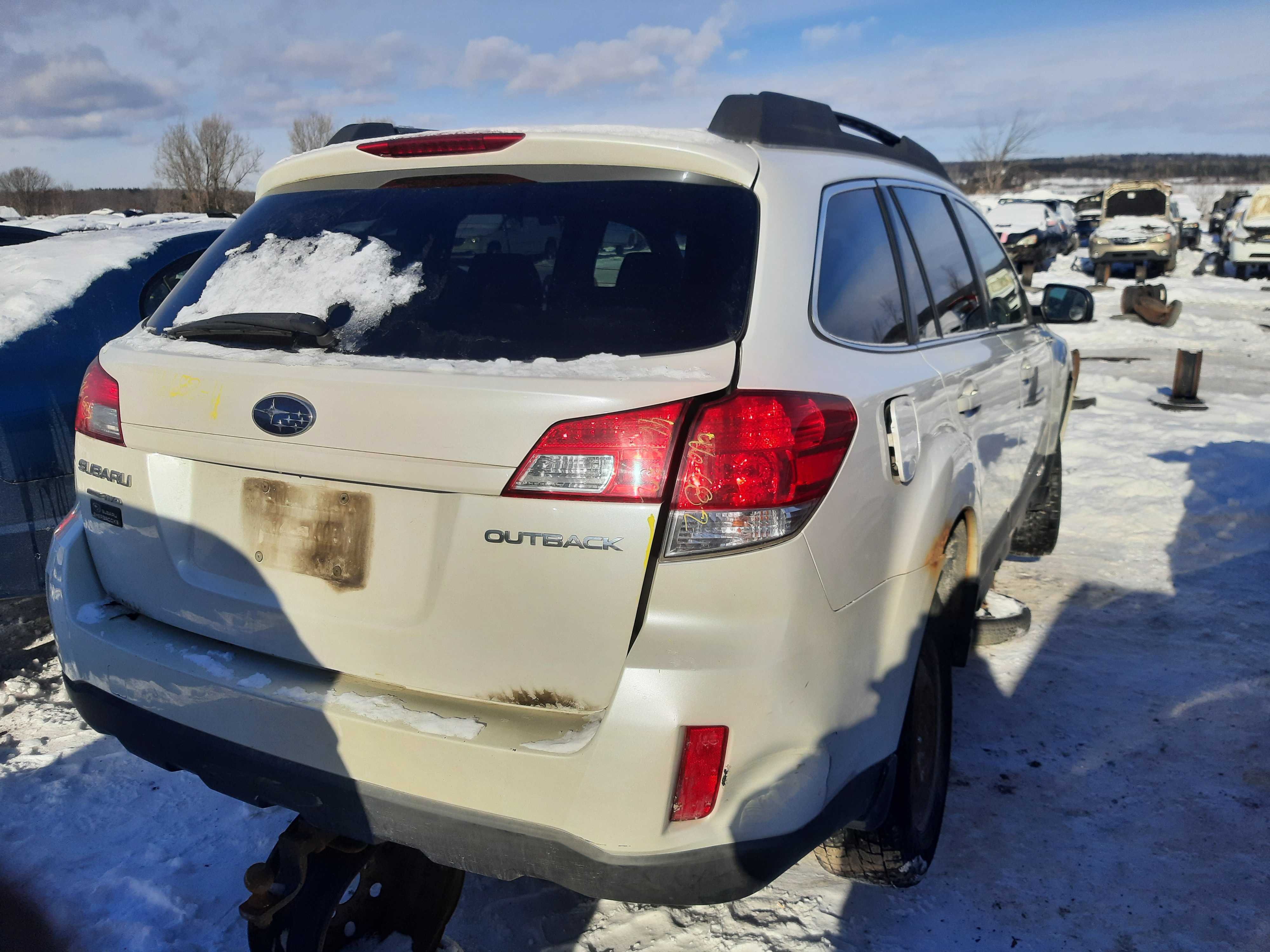SUBARU OUTBACK 2011
