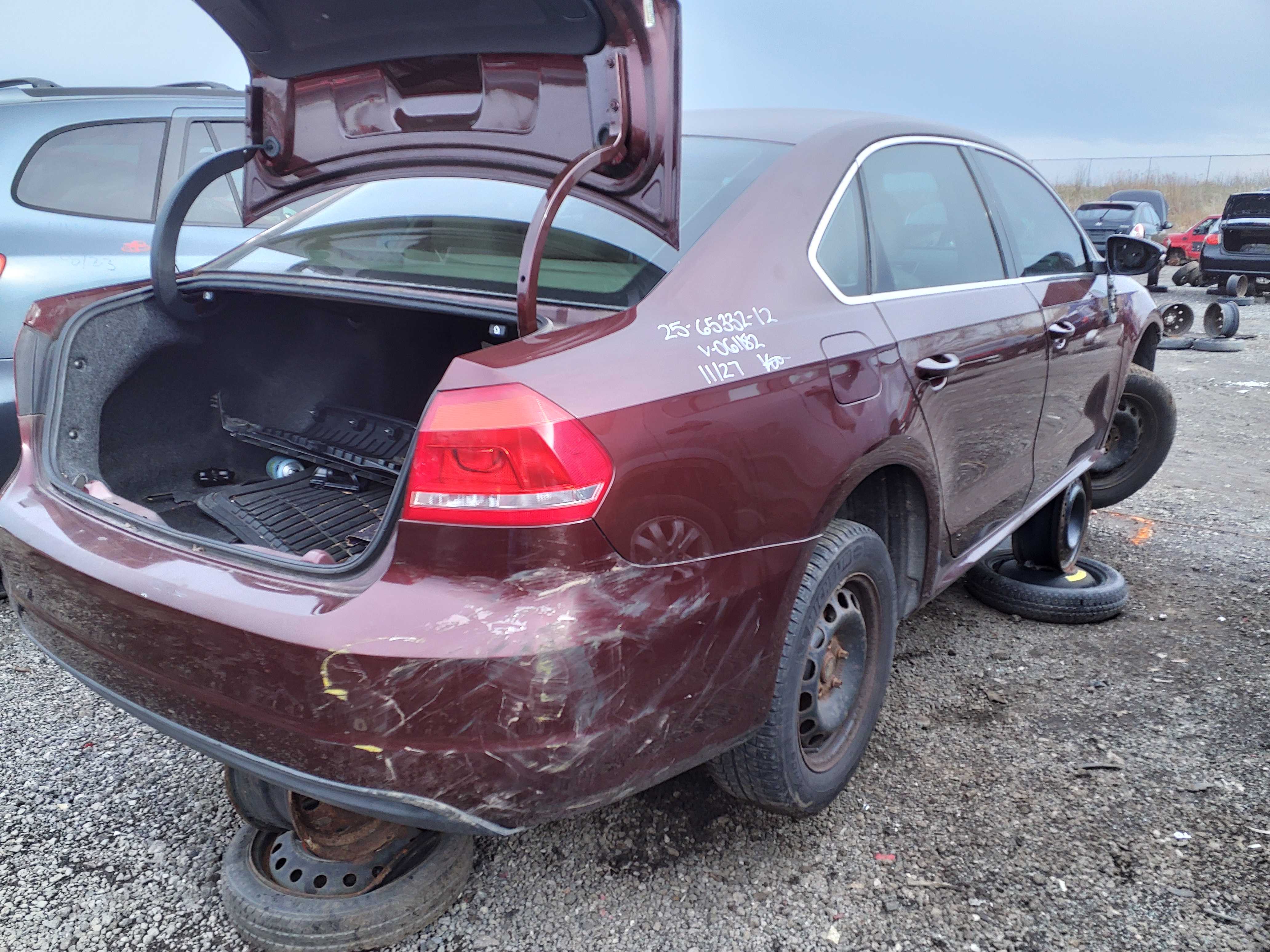 VOLKSWAGEN PASSAT 2012