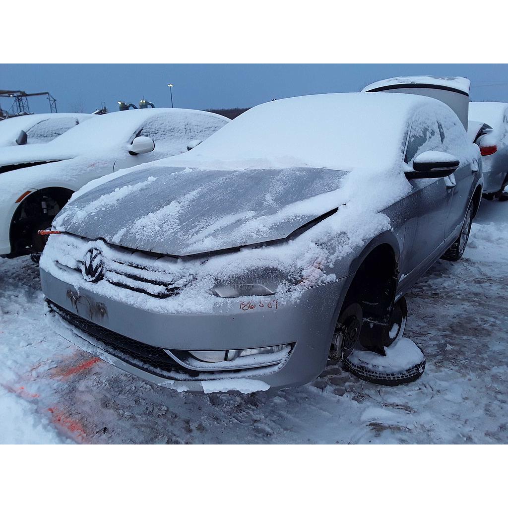 VOLKSWAGEN PASSAT 2012