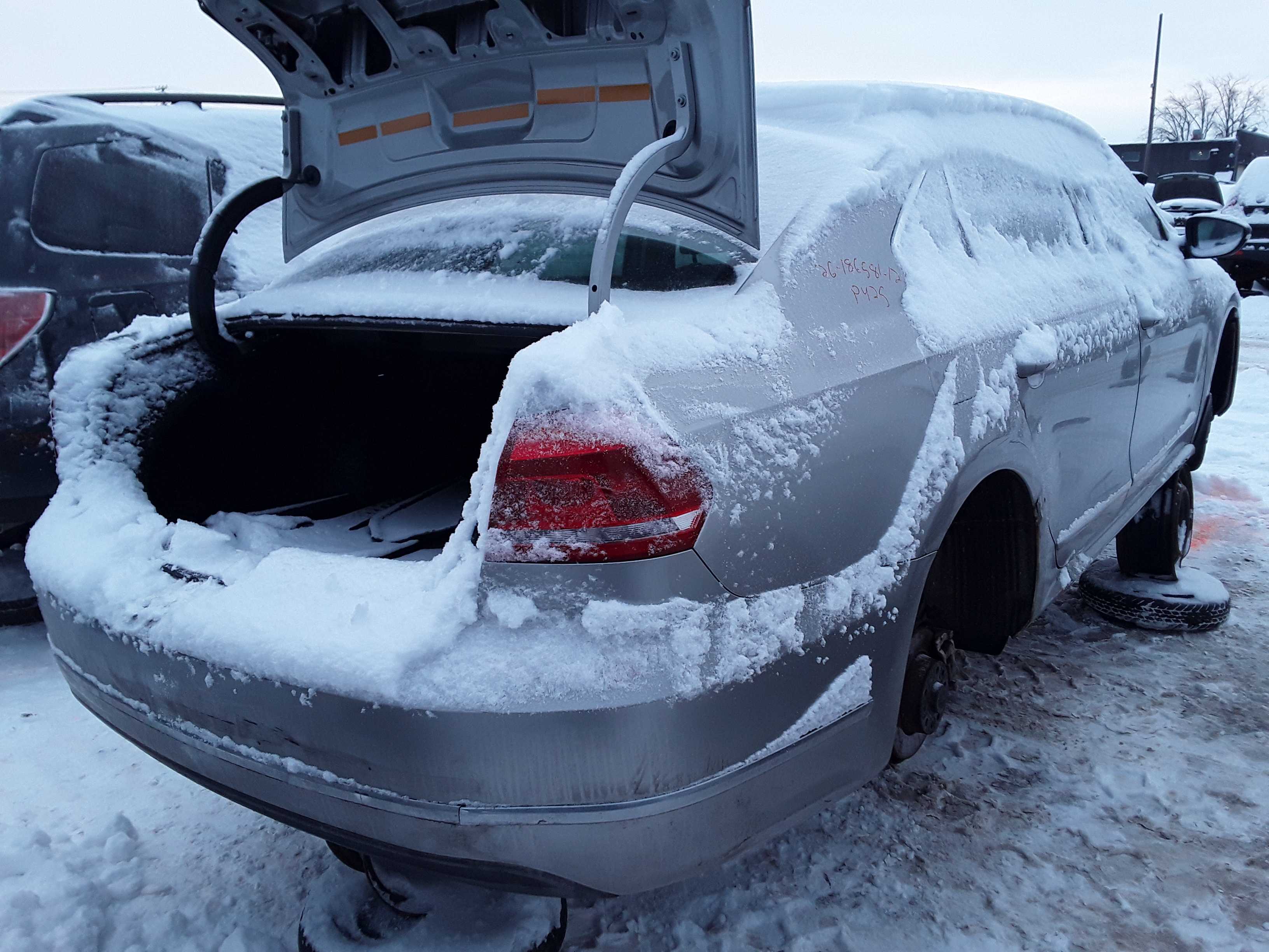 VOLKSWAGEN PASSAT 2012