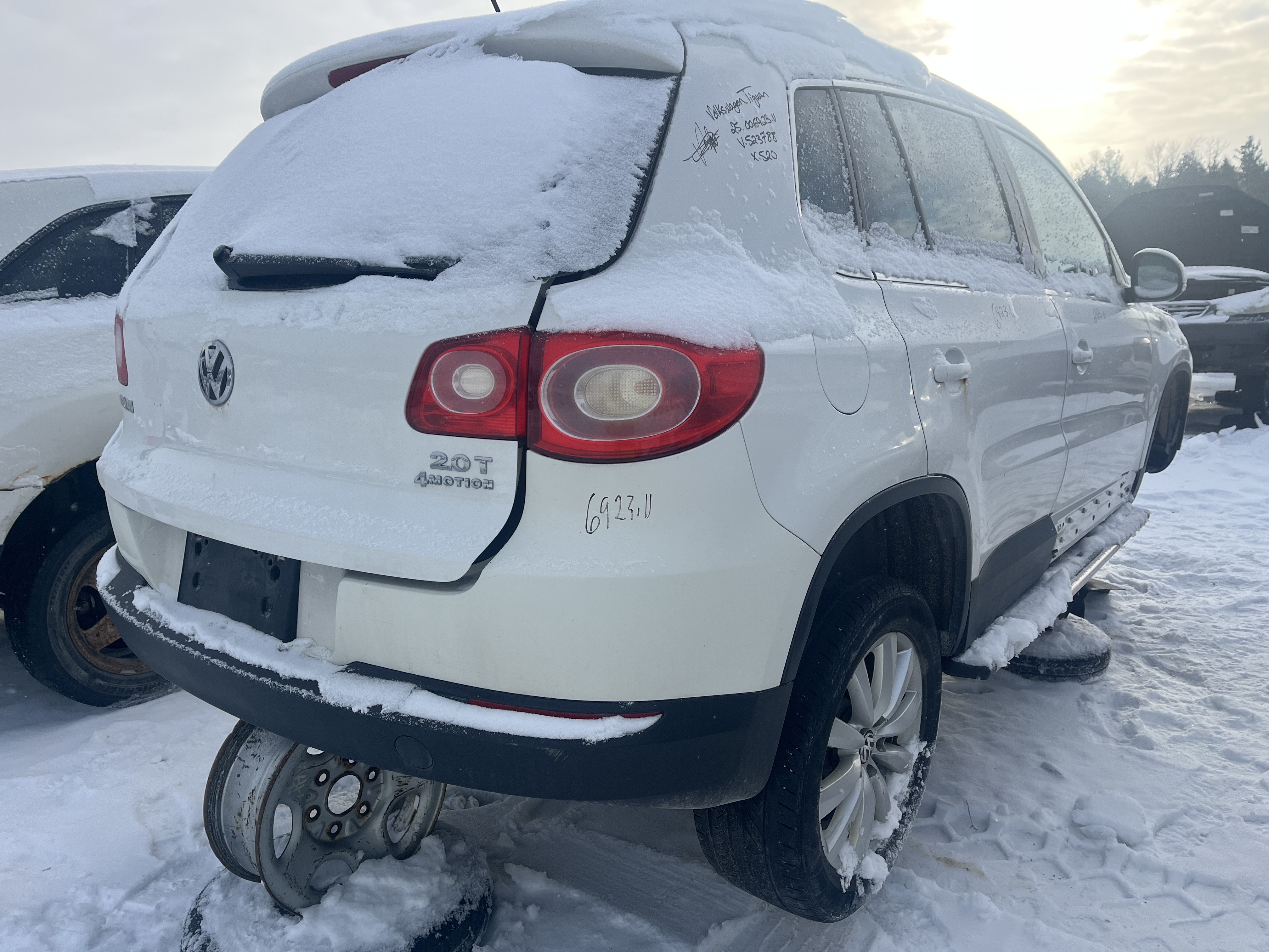 VOLKSWAGEN TIGUAN 2011