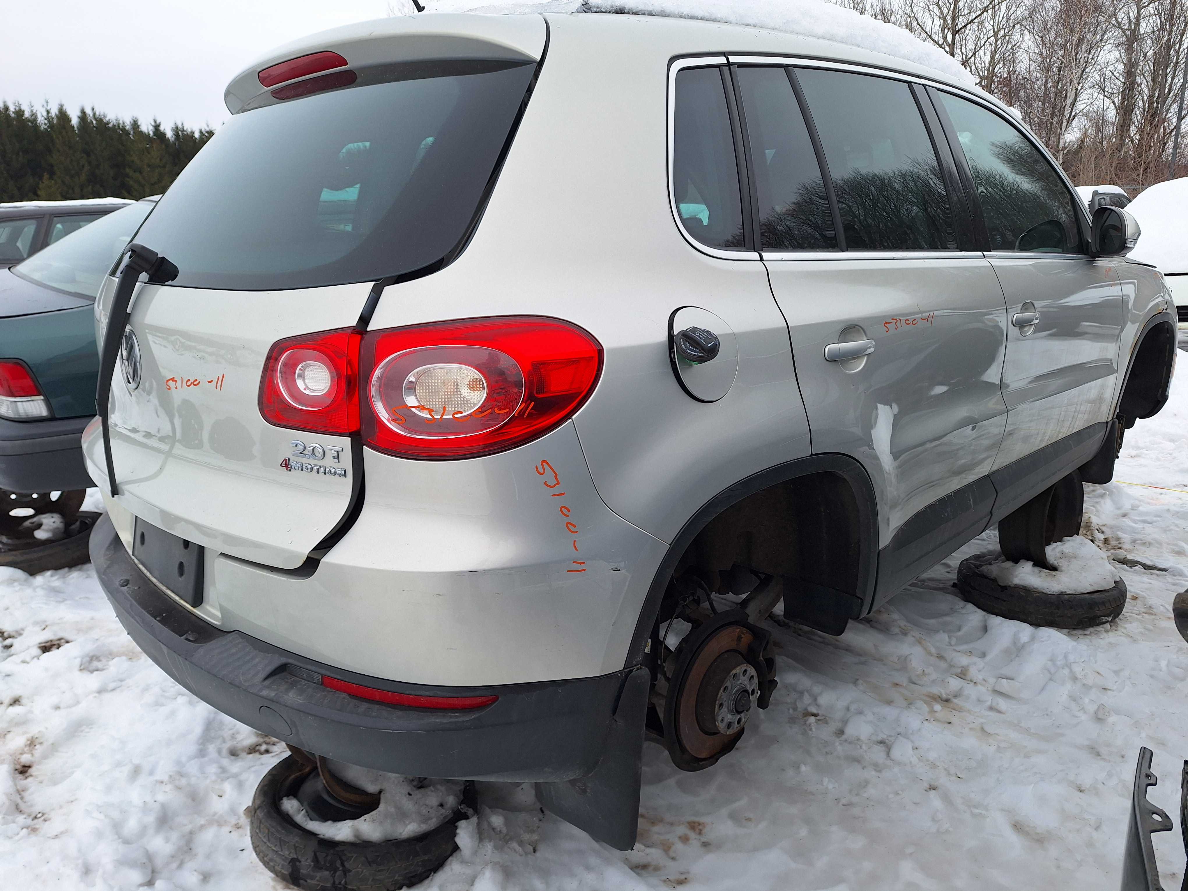 VOLKSWAGEN TIGUAN 2011