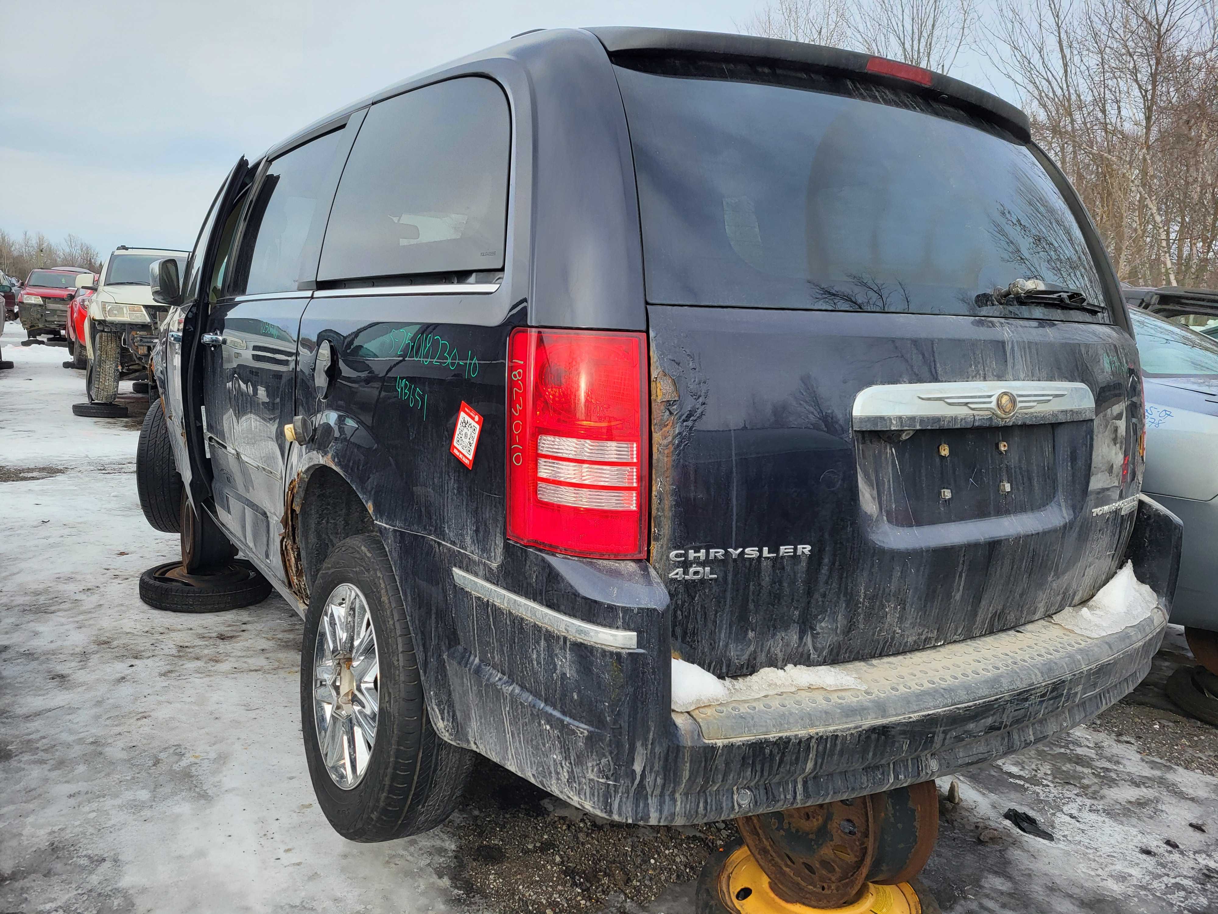 CHRYSLER TOWN &amp; COUNTRY 2010