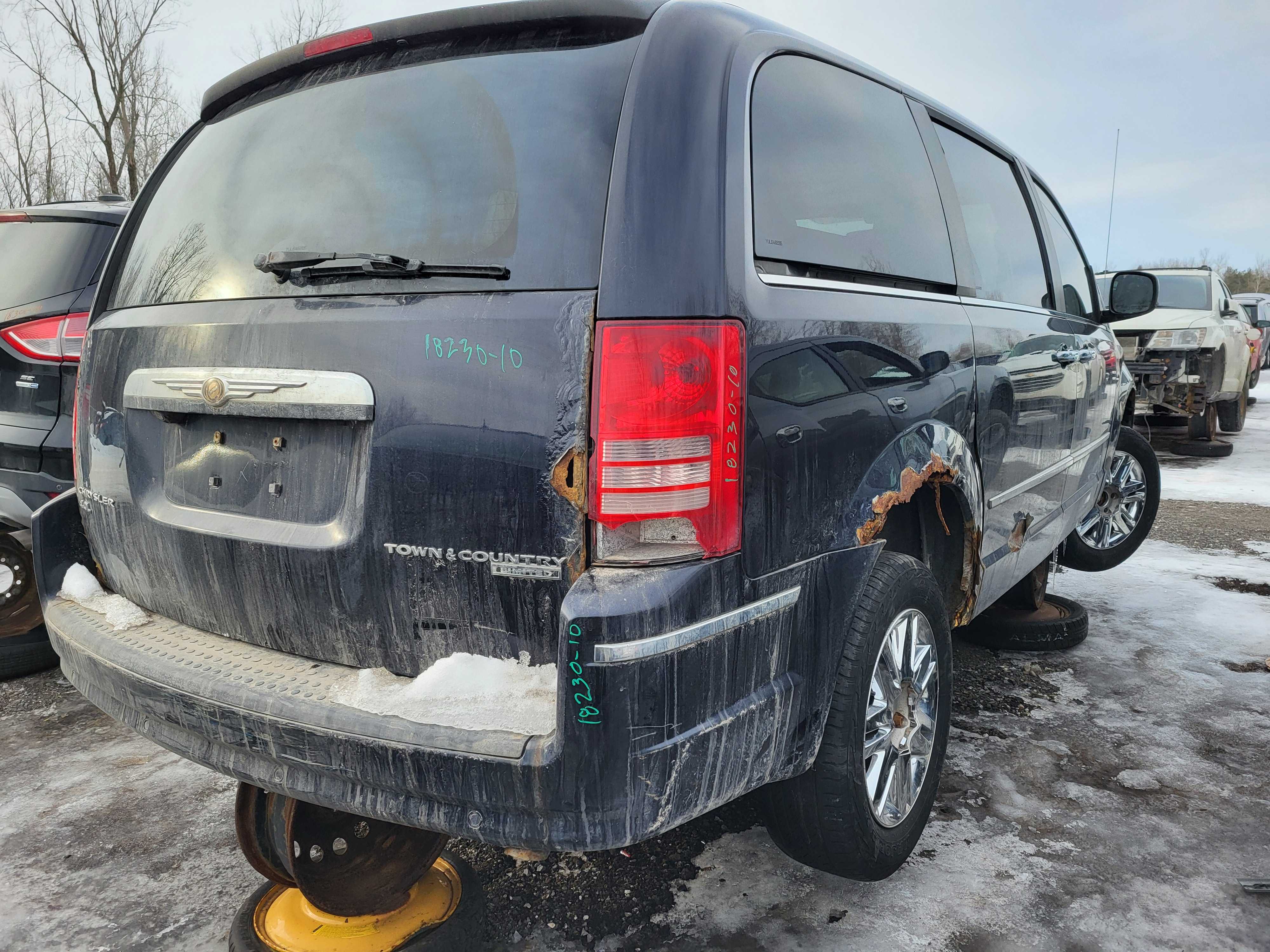 CHRYSLER TOWN &amp; COUNTRY 2010