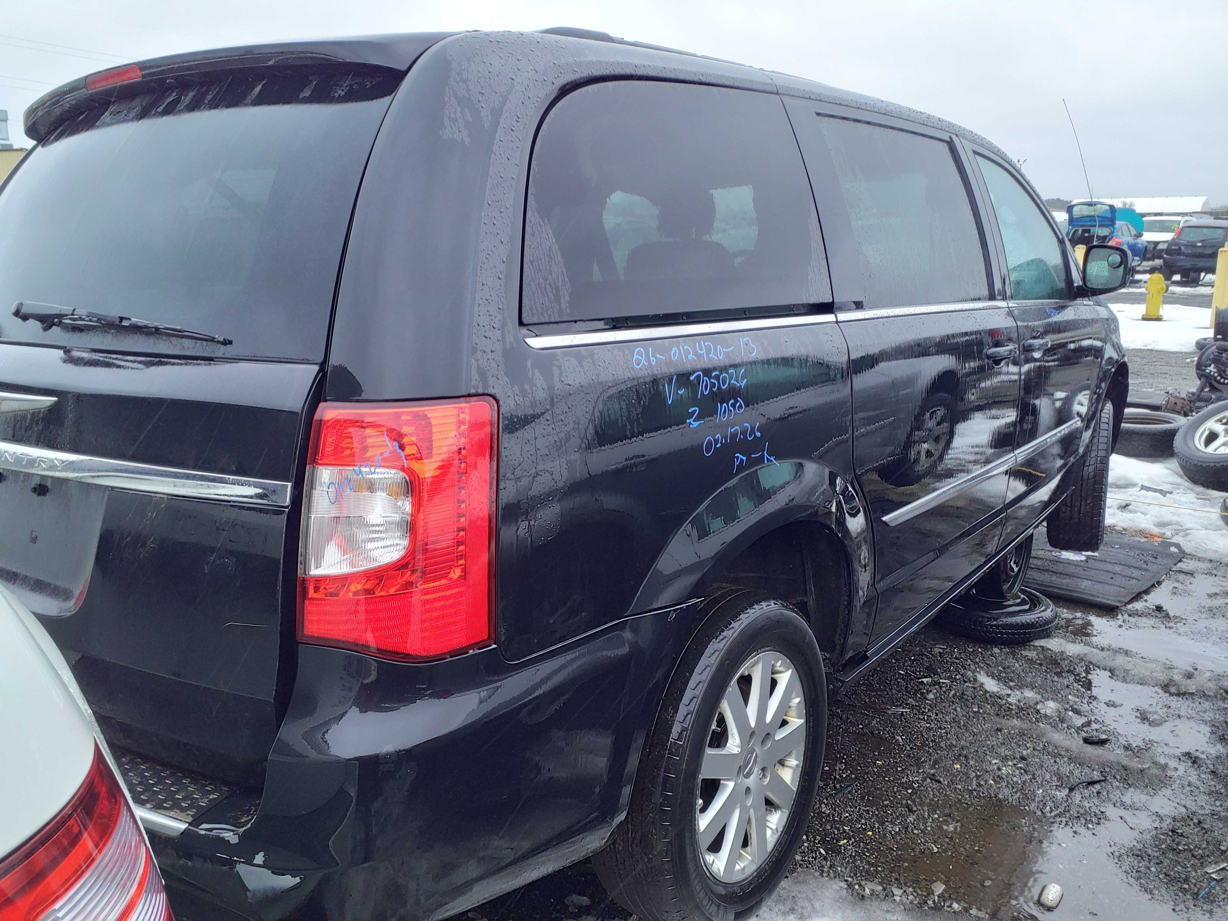 CHRYSLER TOWN &amp; COUNTRY 2013