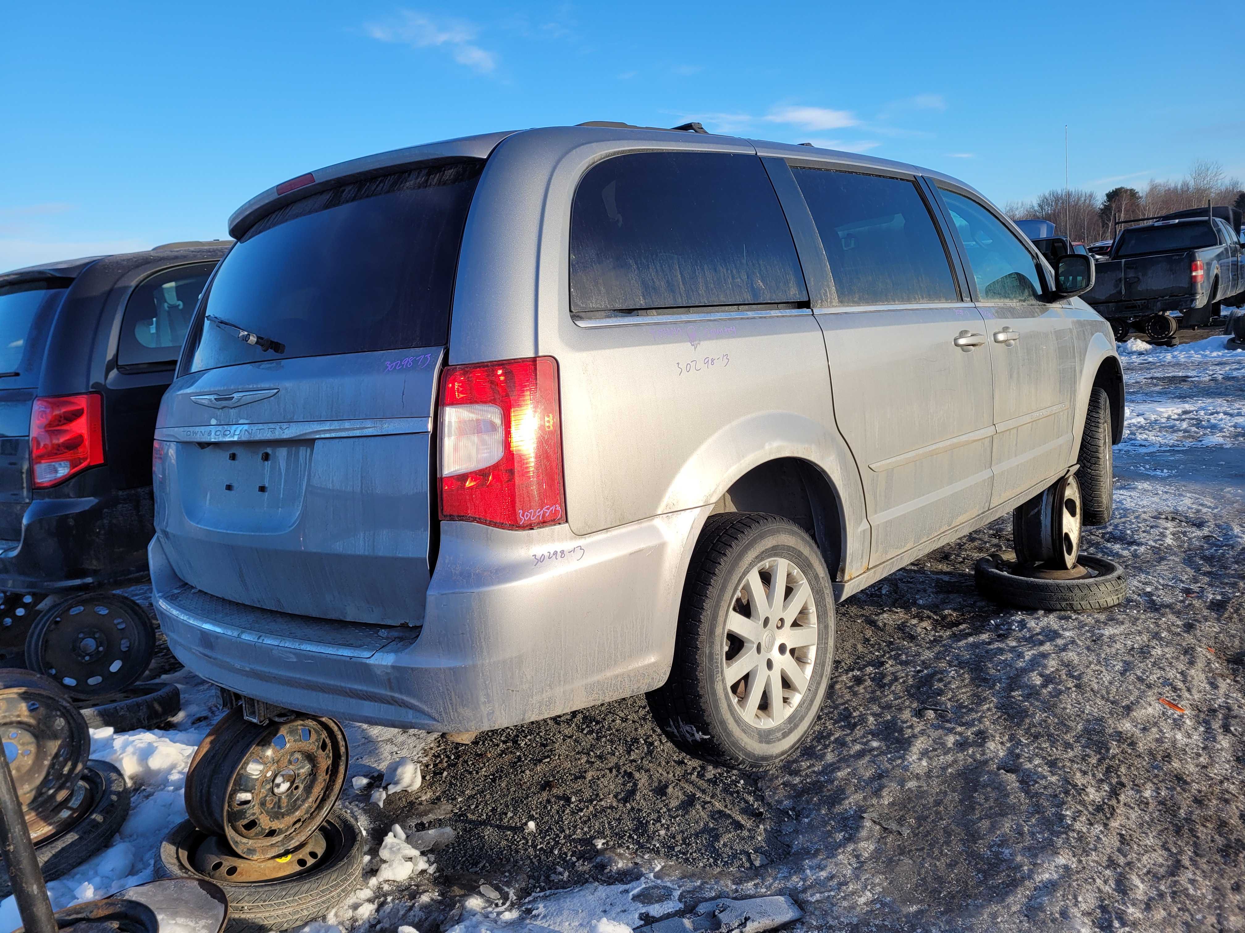 CHRYSLER TOWN &amp; COUNTRY 2013