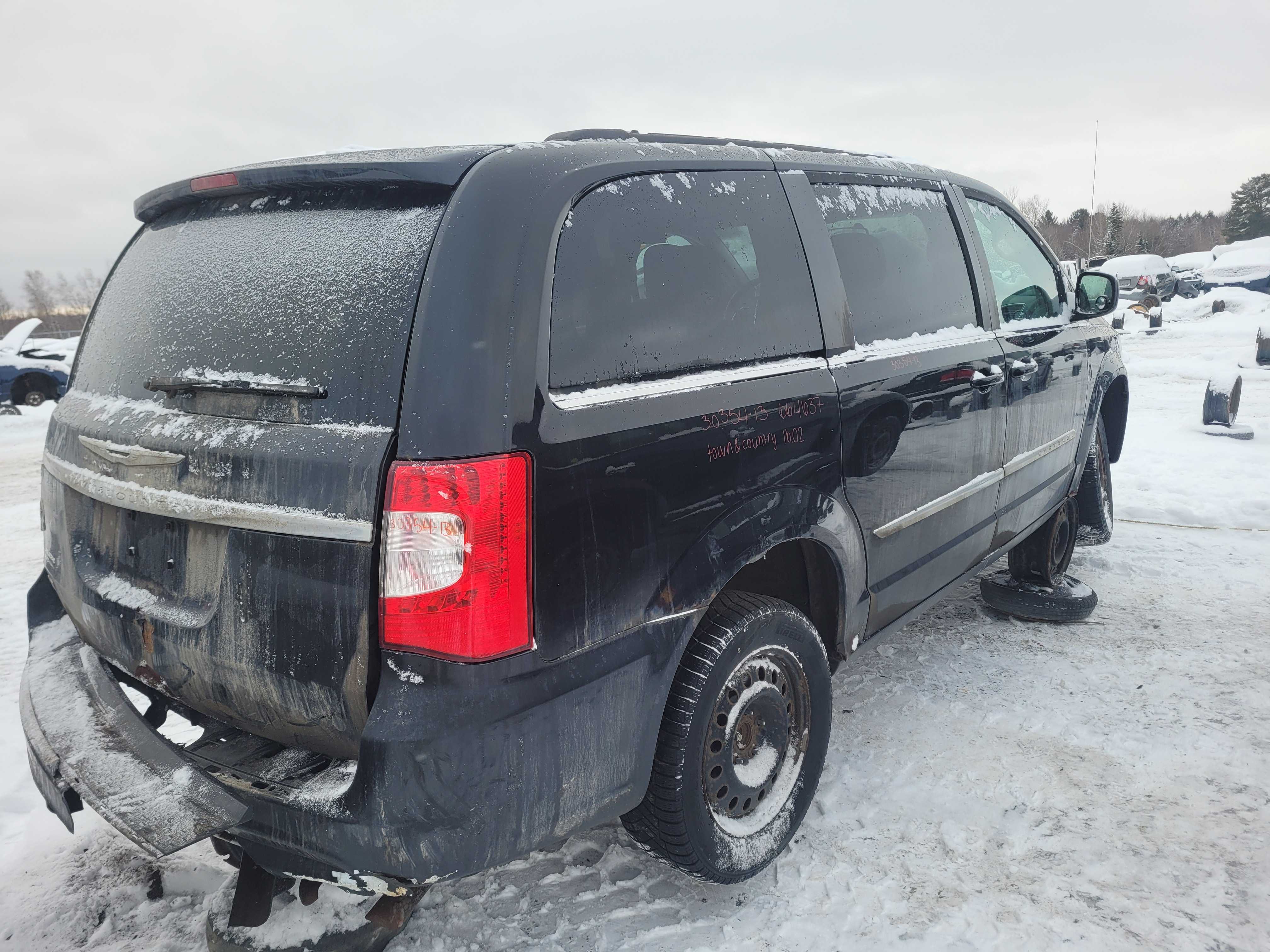 CHRYSLER TOWN &amp; COUNTRY 2013