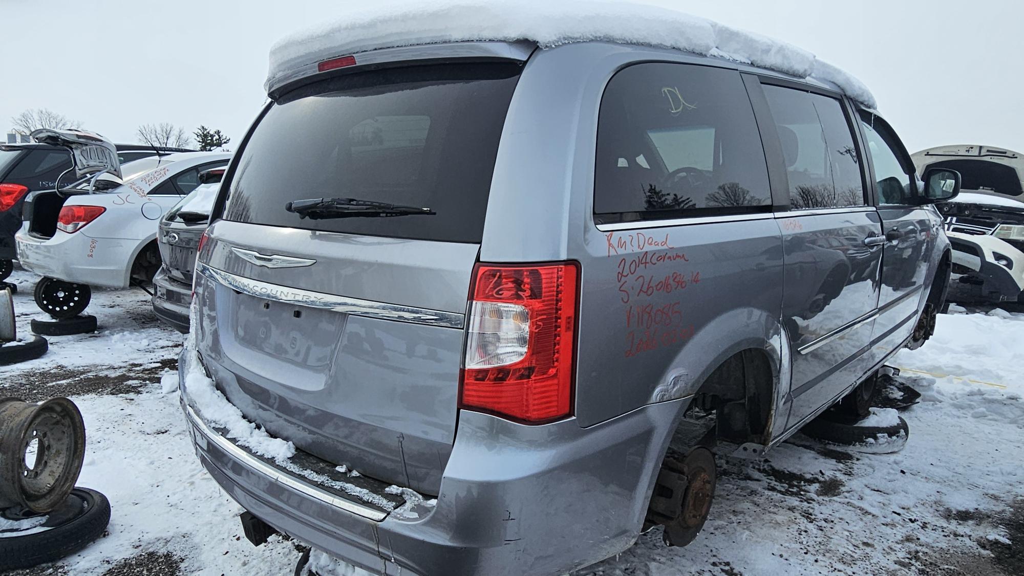 CHRYSLER TOWN &amp; COUNTRY 2014