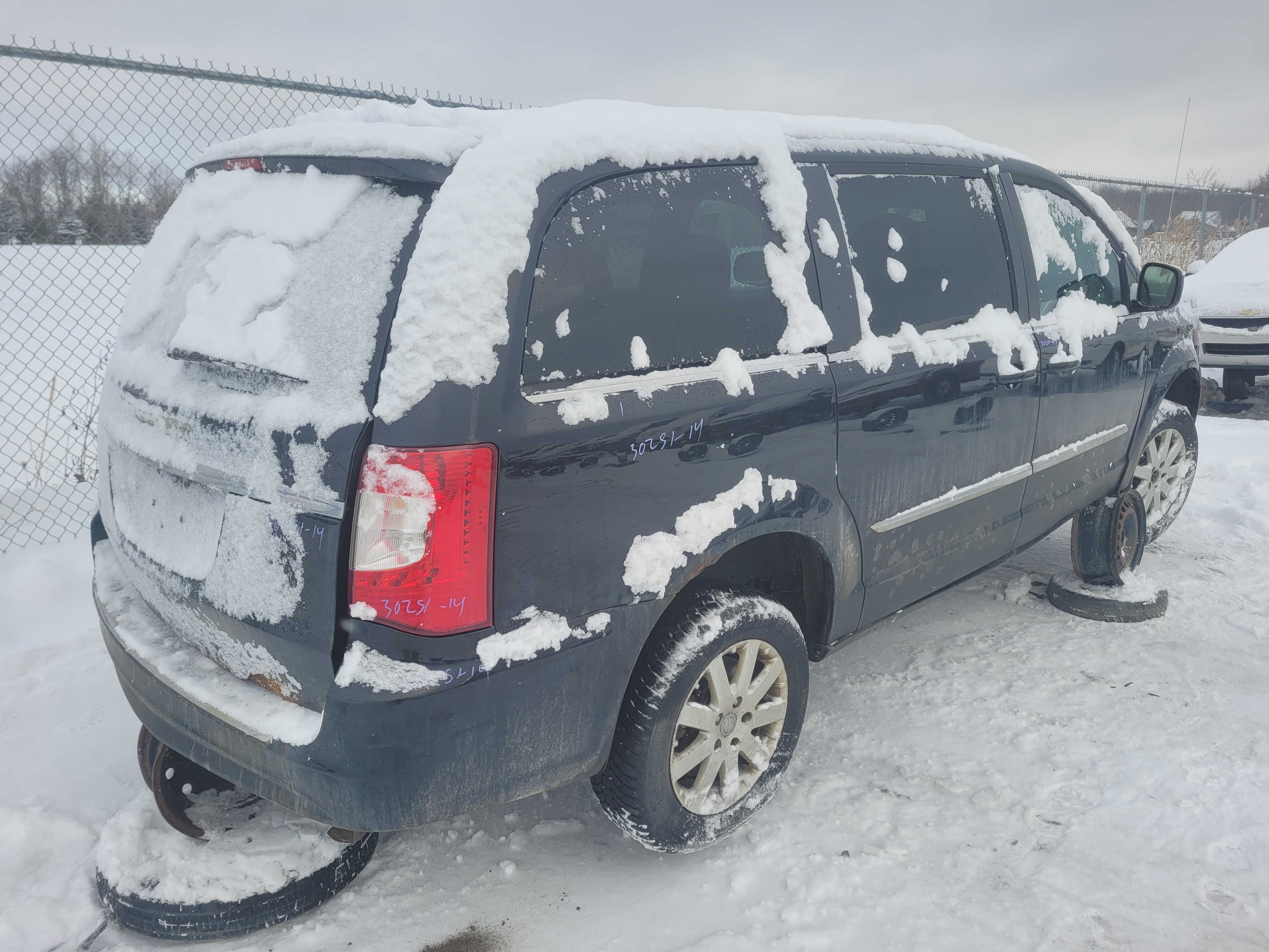 CHRYSLER TOWN &amp; COUNTRY 2014