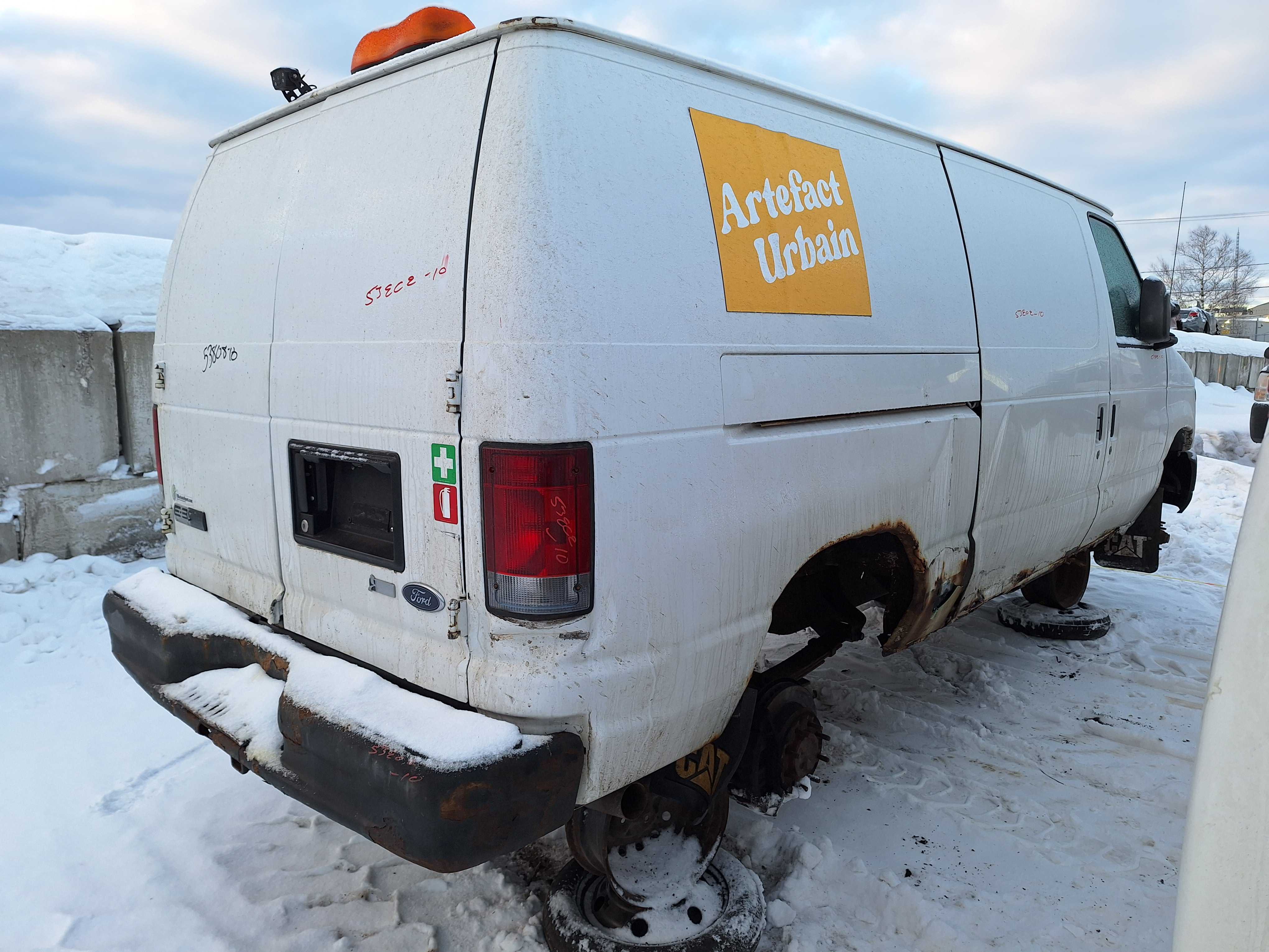 FORD ECONOLINE 2010