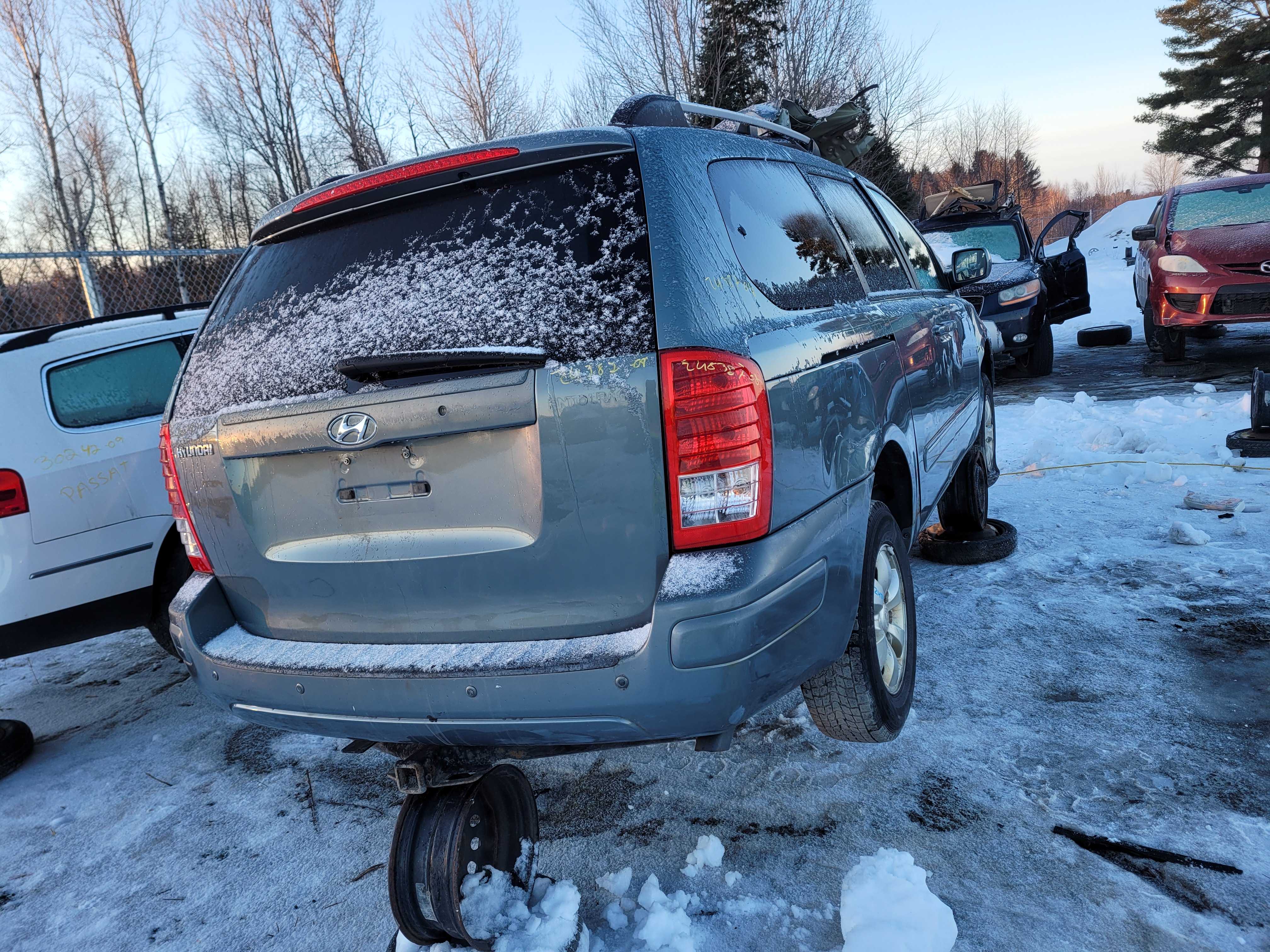 HYUNDAI ENTOURAGE 2008