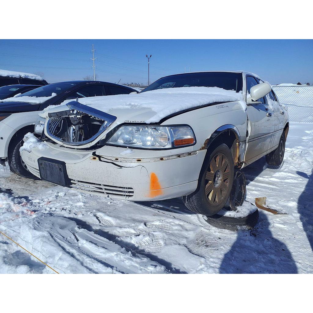 LINCOLN TOWN CAR 2004