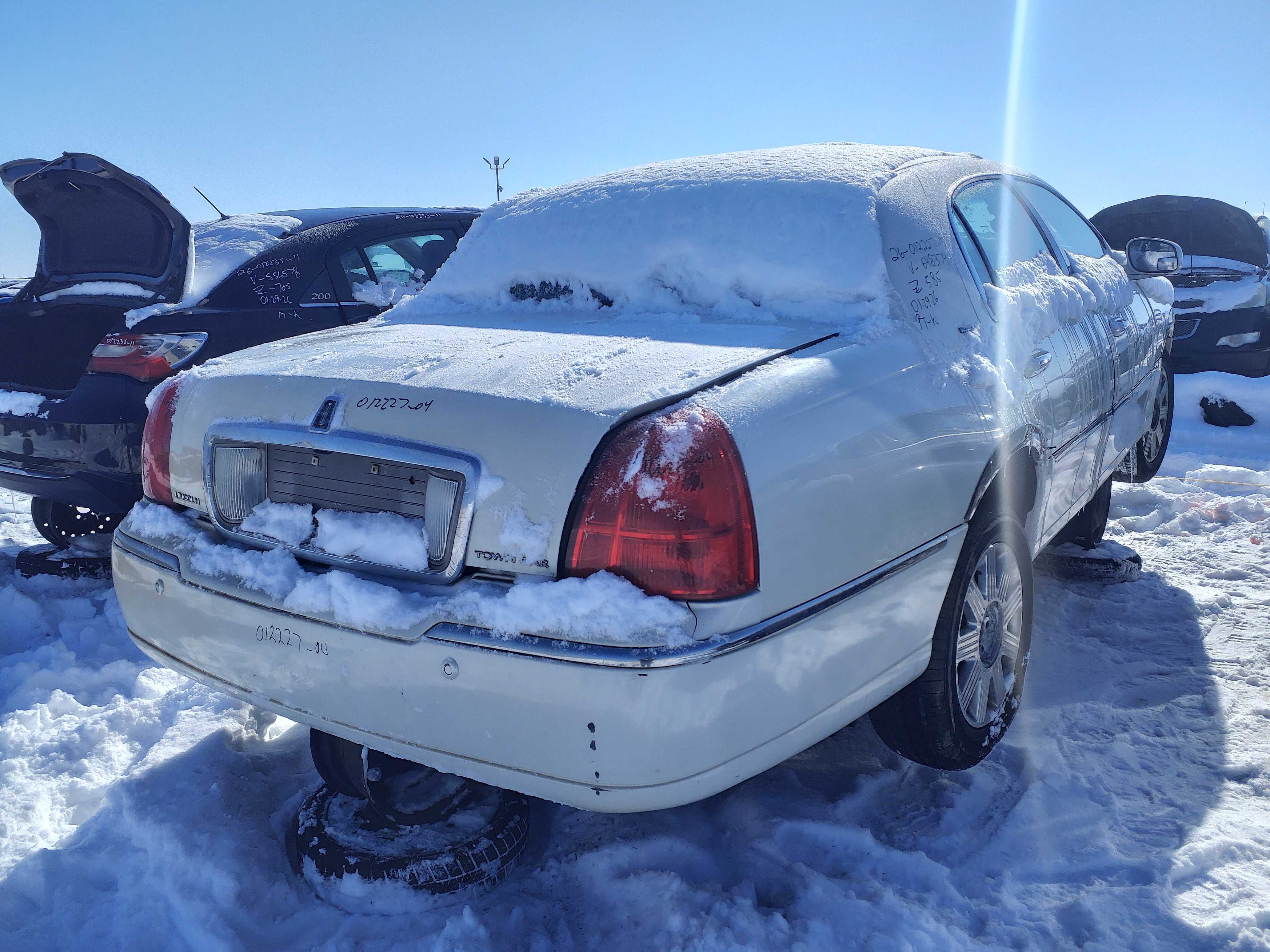 LINCOLN TOWN CAR 2004