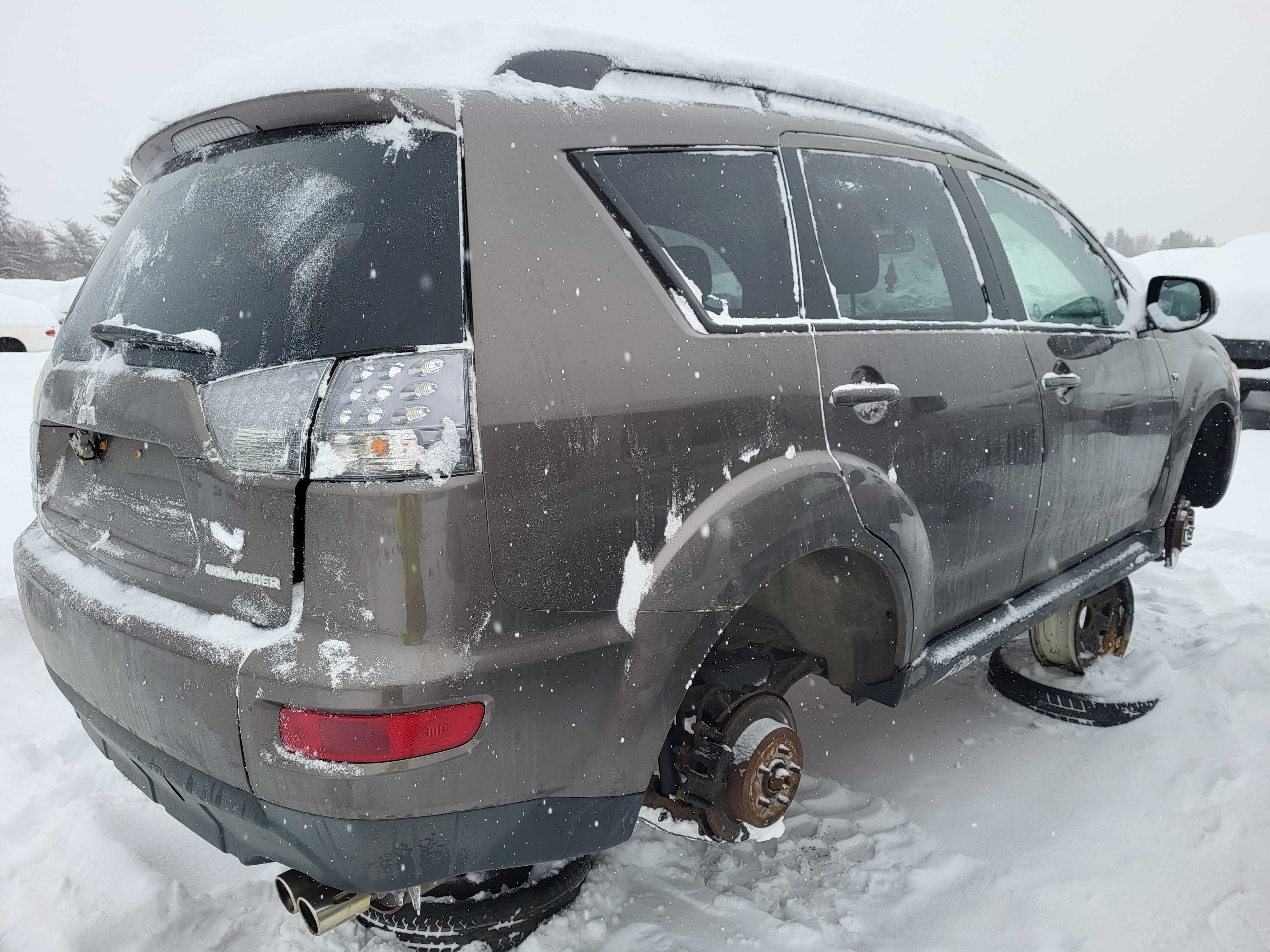 MITSUBISHI OUTLANDER 2011