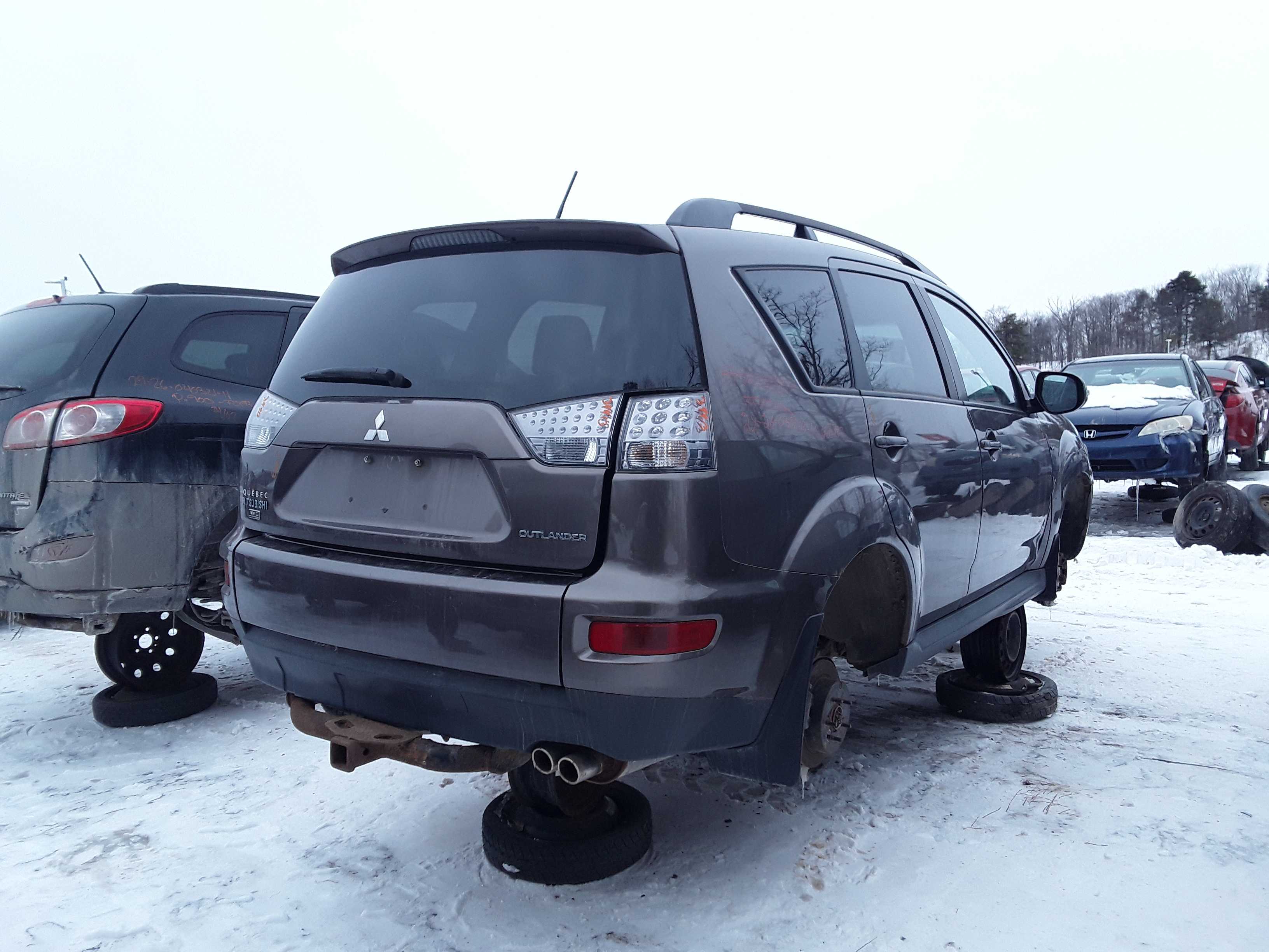 MITSUBISHI OUTLANDER 2011