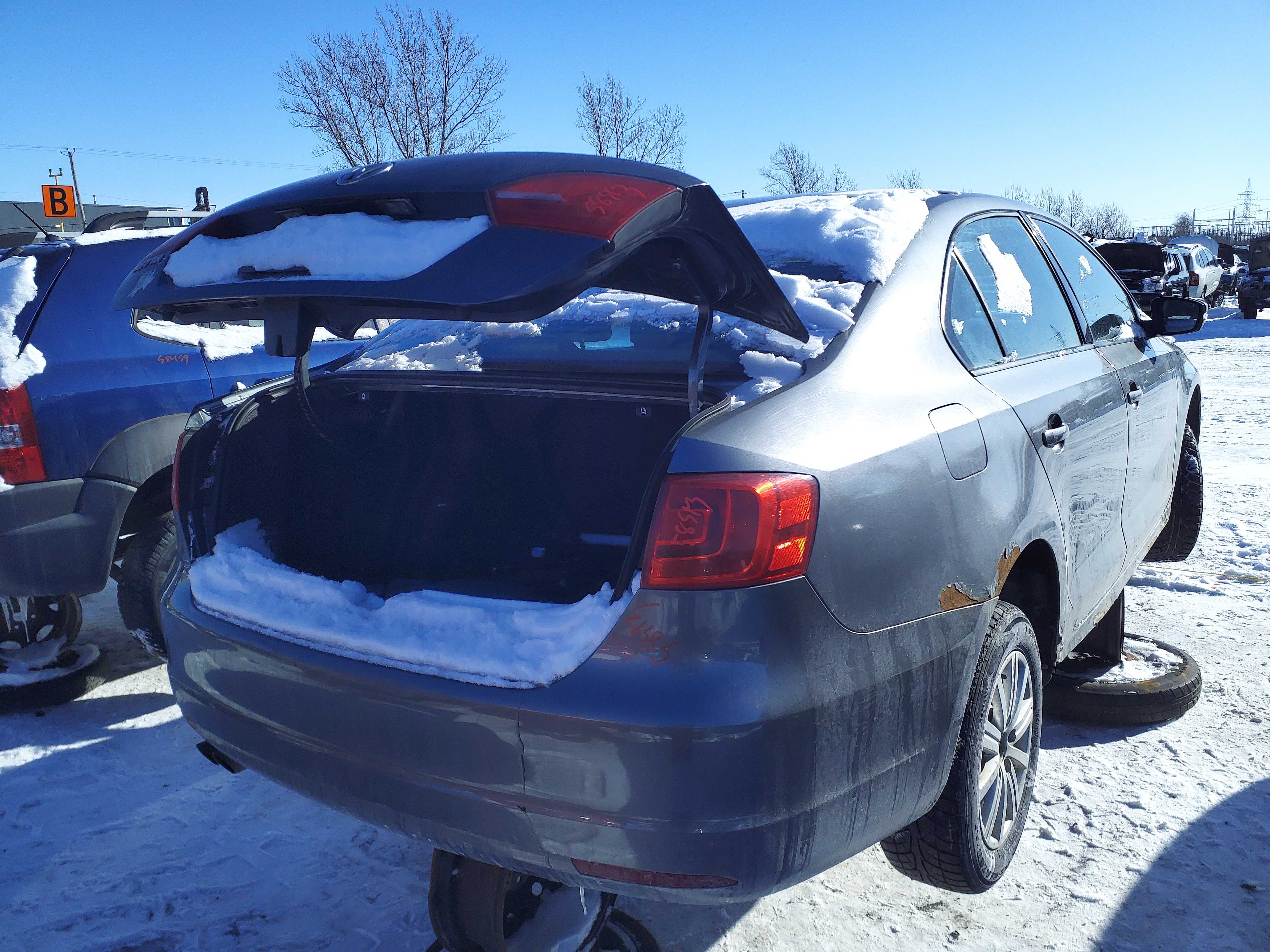 VOLKSWAGEN JETTA 2011