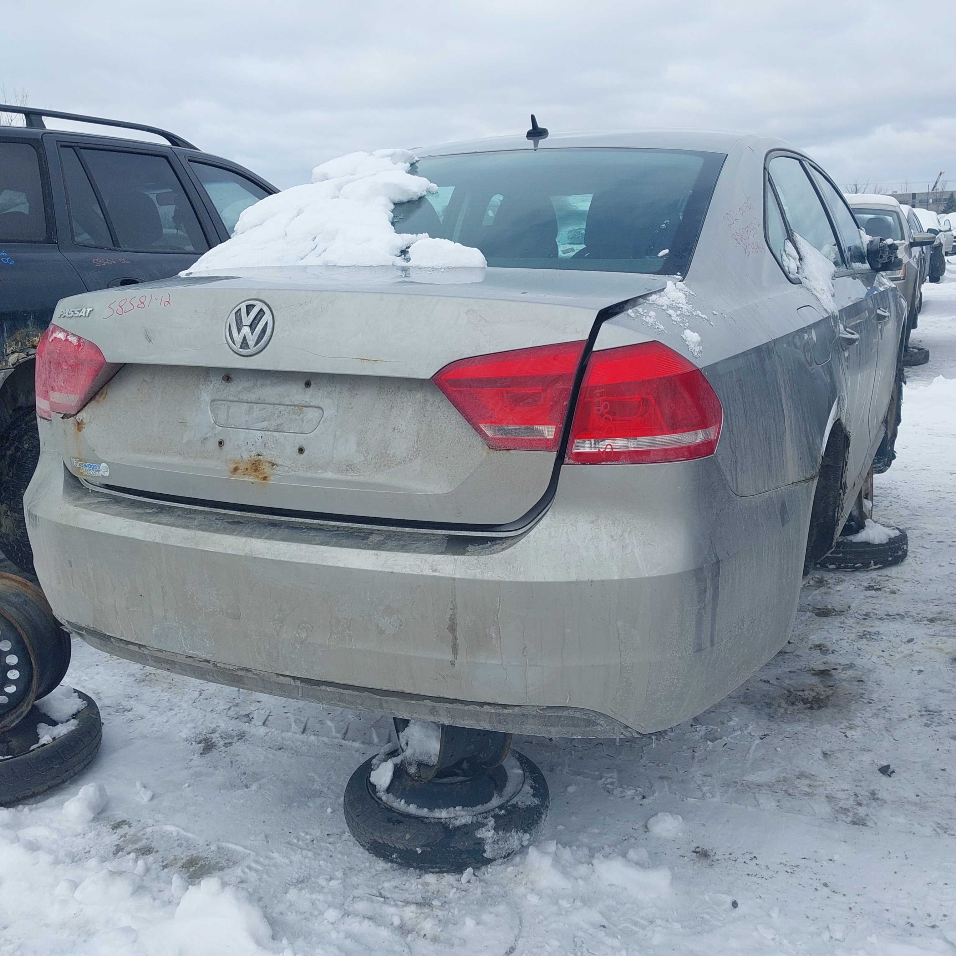 VOLKSWAGEN PASSAT 2012